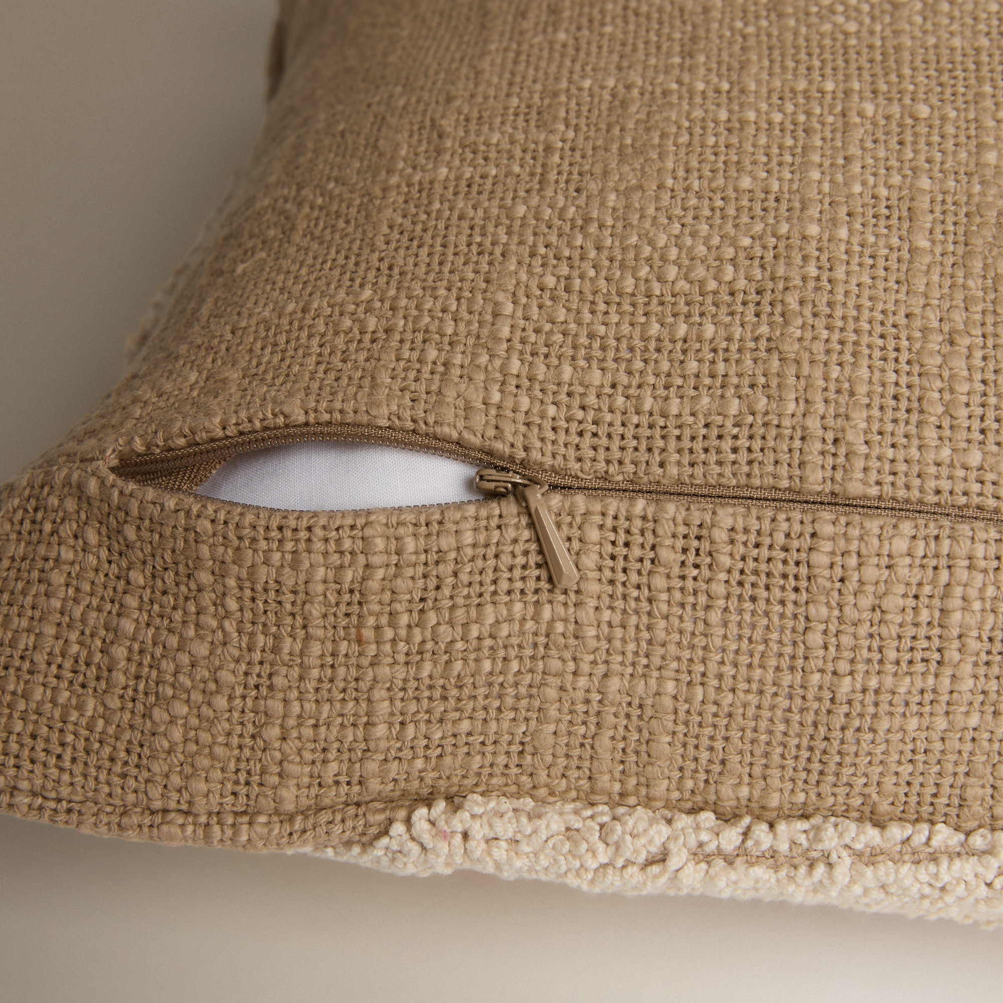 Almofada Decorativa Retangular com Bordado Kansha Castanho-3