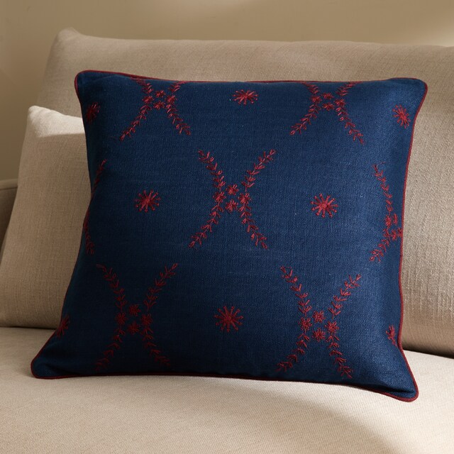 Imagem 0 de Almofada Decorativa com Bordado Norfolk