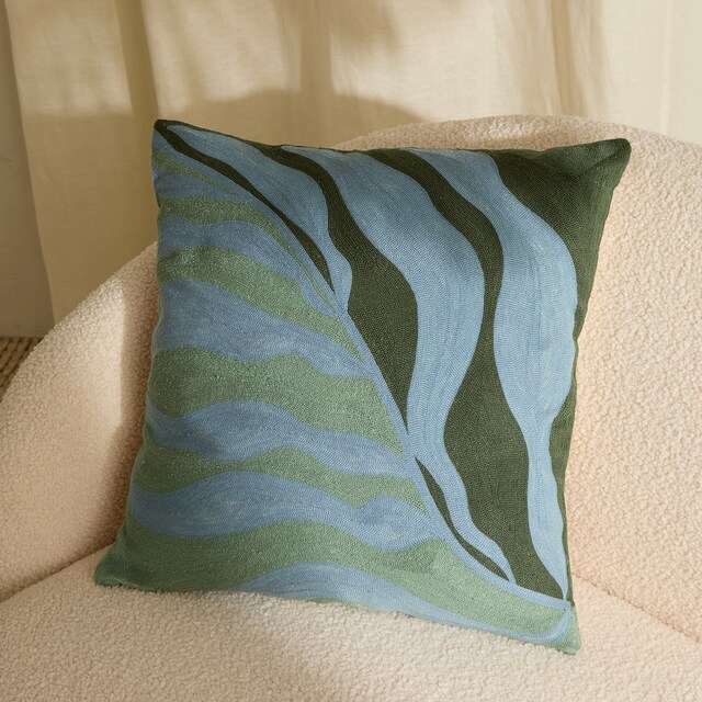 Imagem 0 de Almofada Decorativa com Bordado Basil