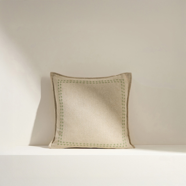 Imagem 0 de Almofada Decorativa Bordada Edward