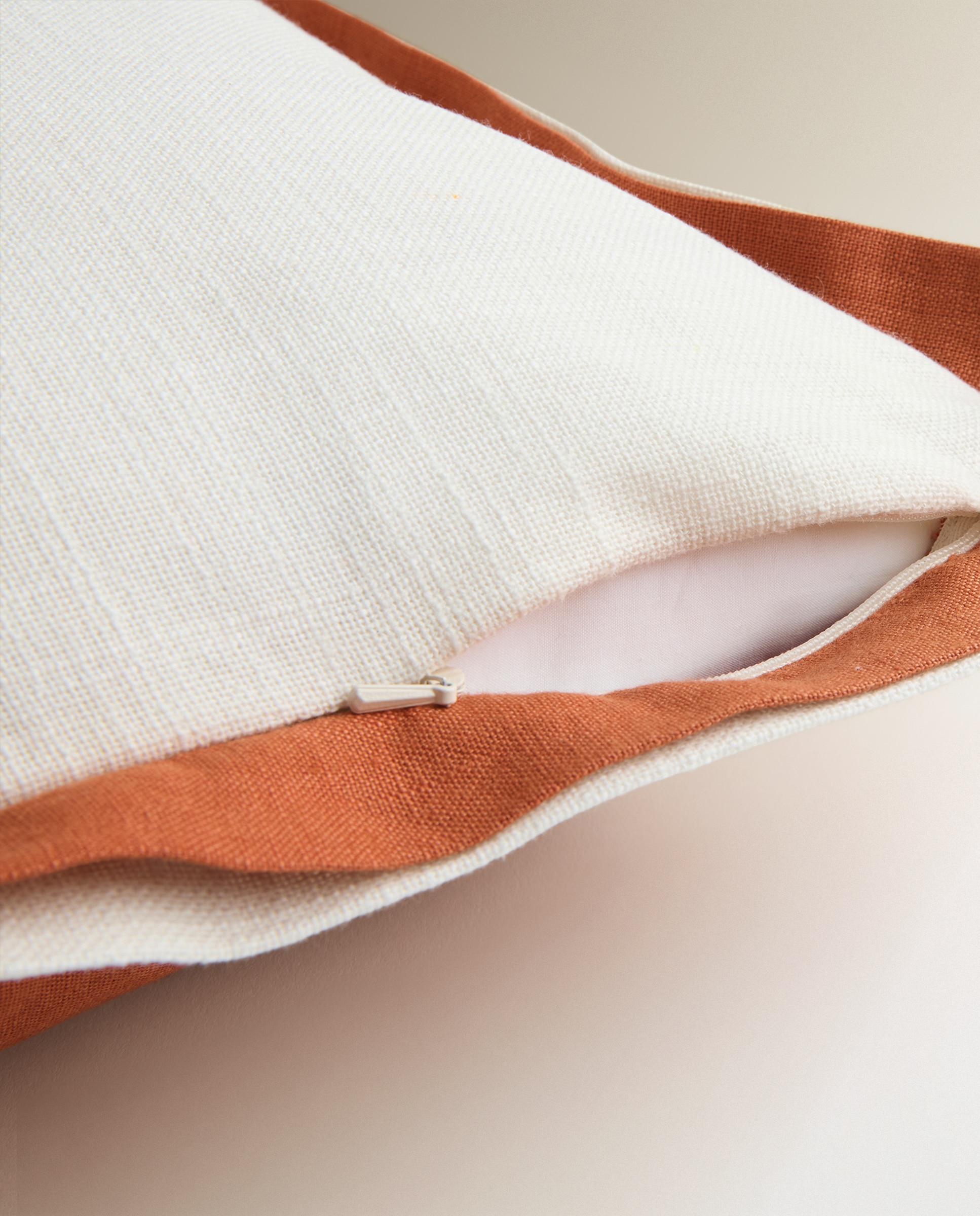 Almofada decorativa Zhaleh 19 Cobre-3