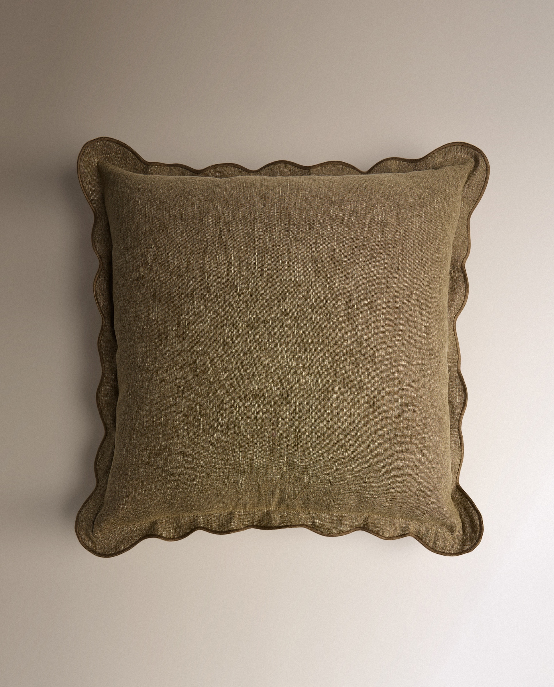 Imagen 2 de Cojín decorativo Harrold - Verde militar 50 x 50 cm Verde militar