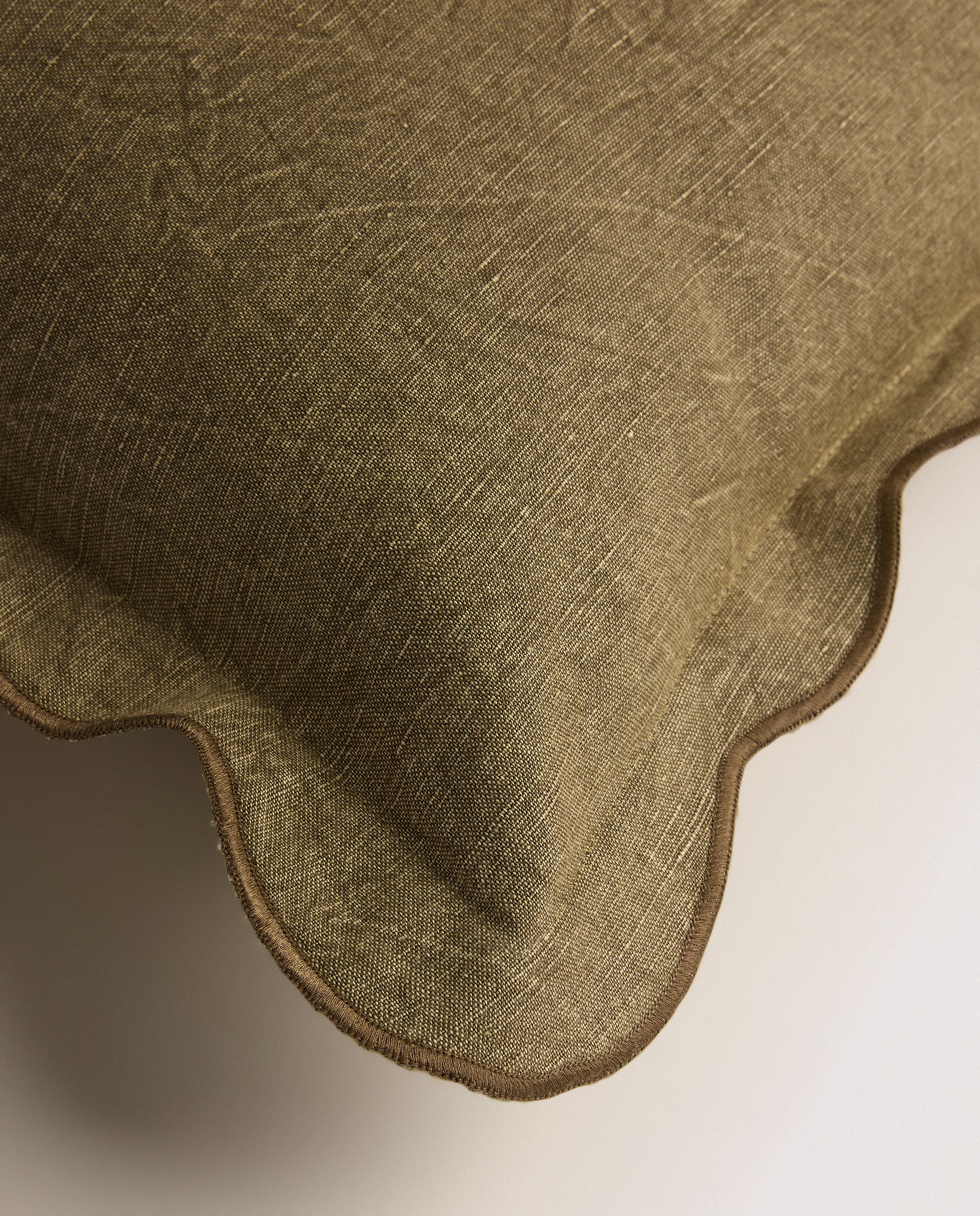 Imagen 4 de Cojín decorativo Harrold - Verde militar 50 x 50 cm Verde militar