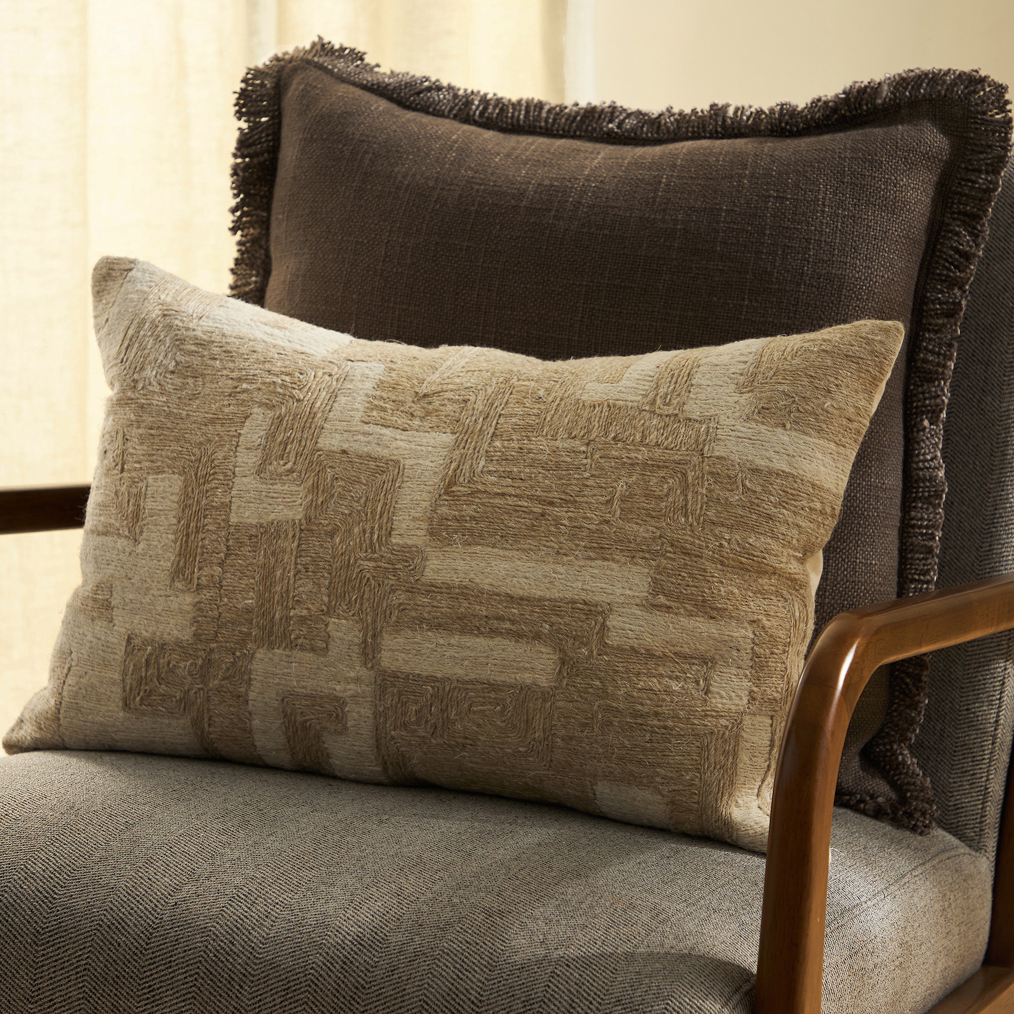 Almofada Decorativa Retangular com Bordado Shibumi Bege-1