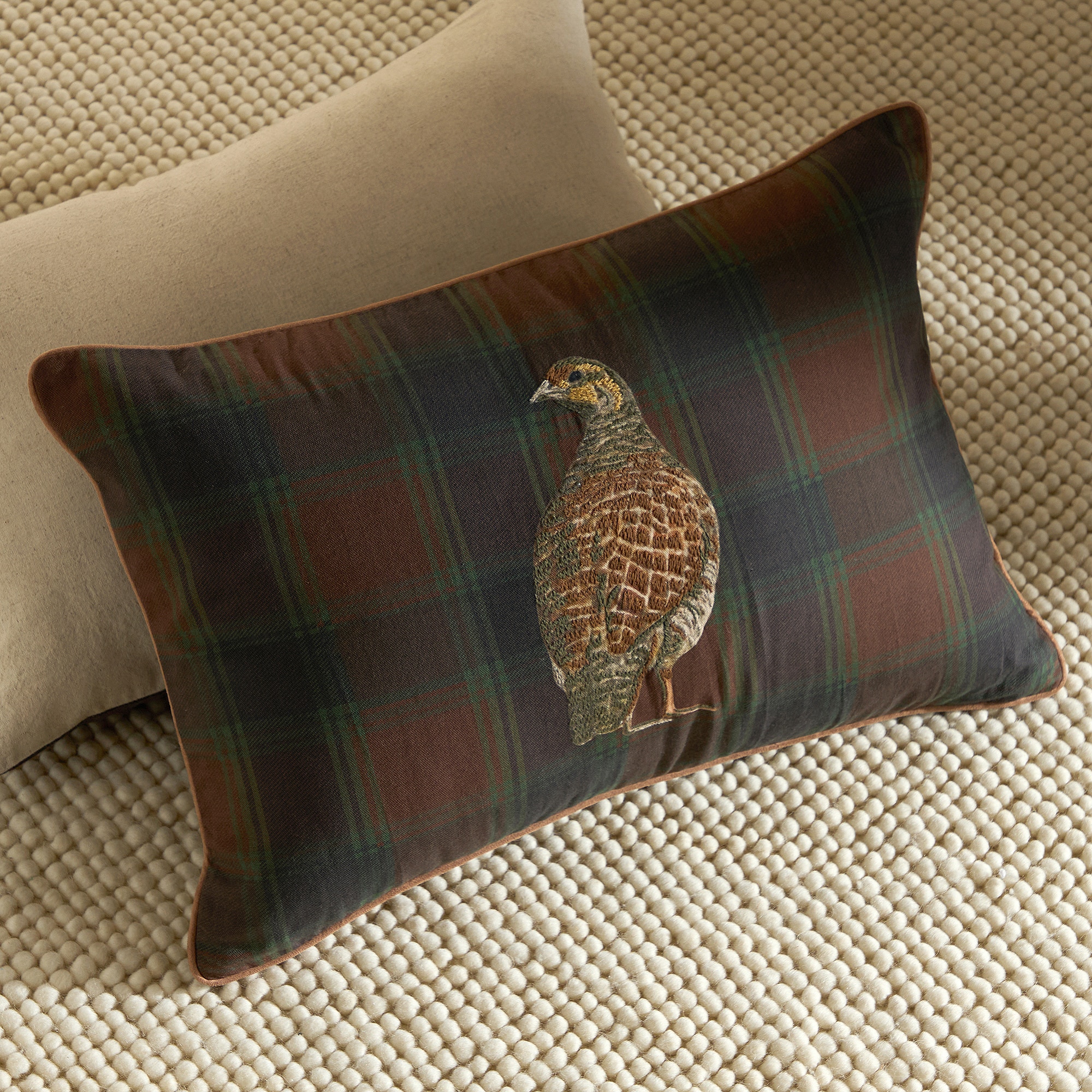 Almofada Decorativa Retangular com Bordado Balmoral Verde-1