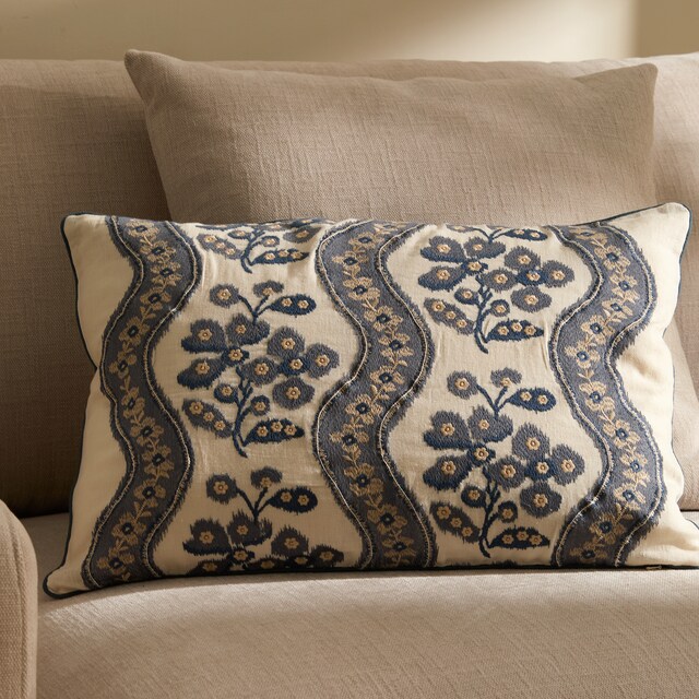 Imagem 0 de Almofada Decorativa Retangular com Bordado Hepplewhite