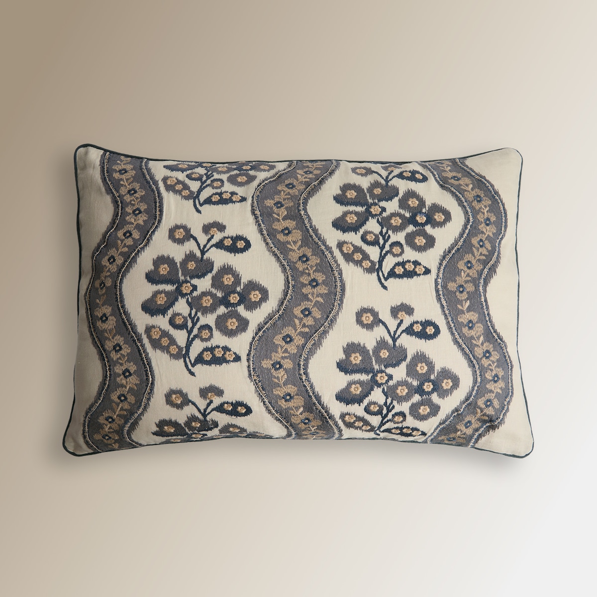 Almofada Decorativa Retangular com Bordado Hepplewhite Azul-2