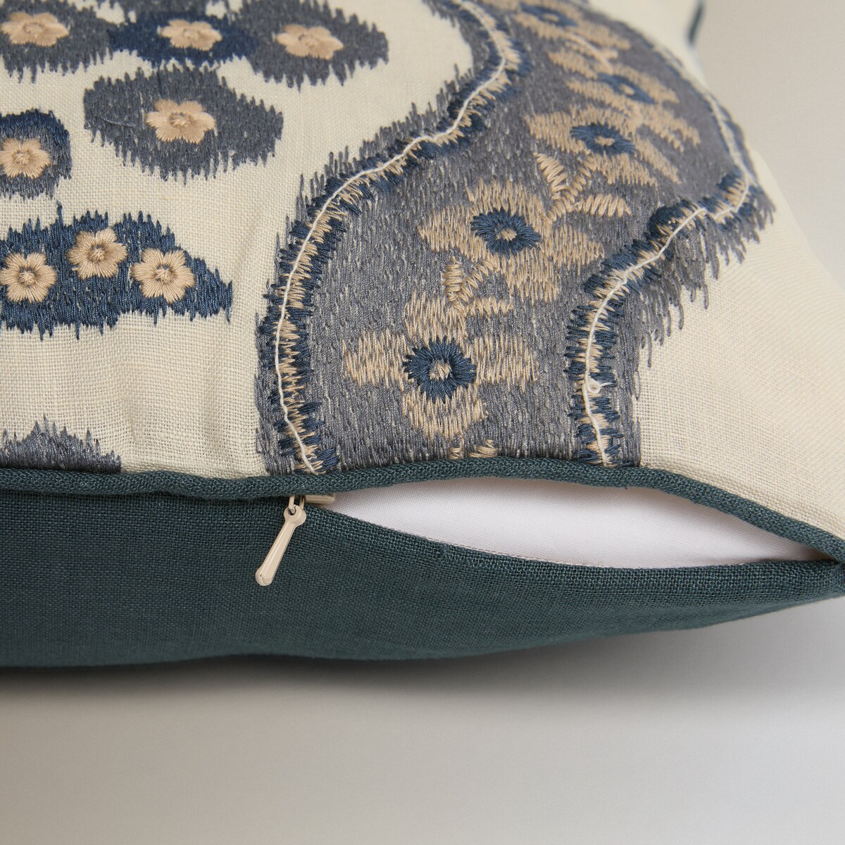 Almofada Decorativa Retangular com Bordado Hepplewhite Azul-3