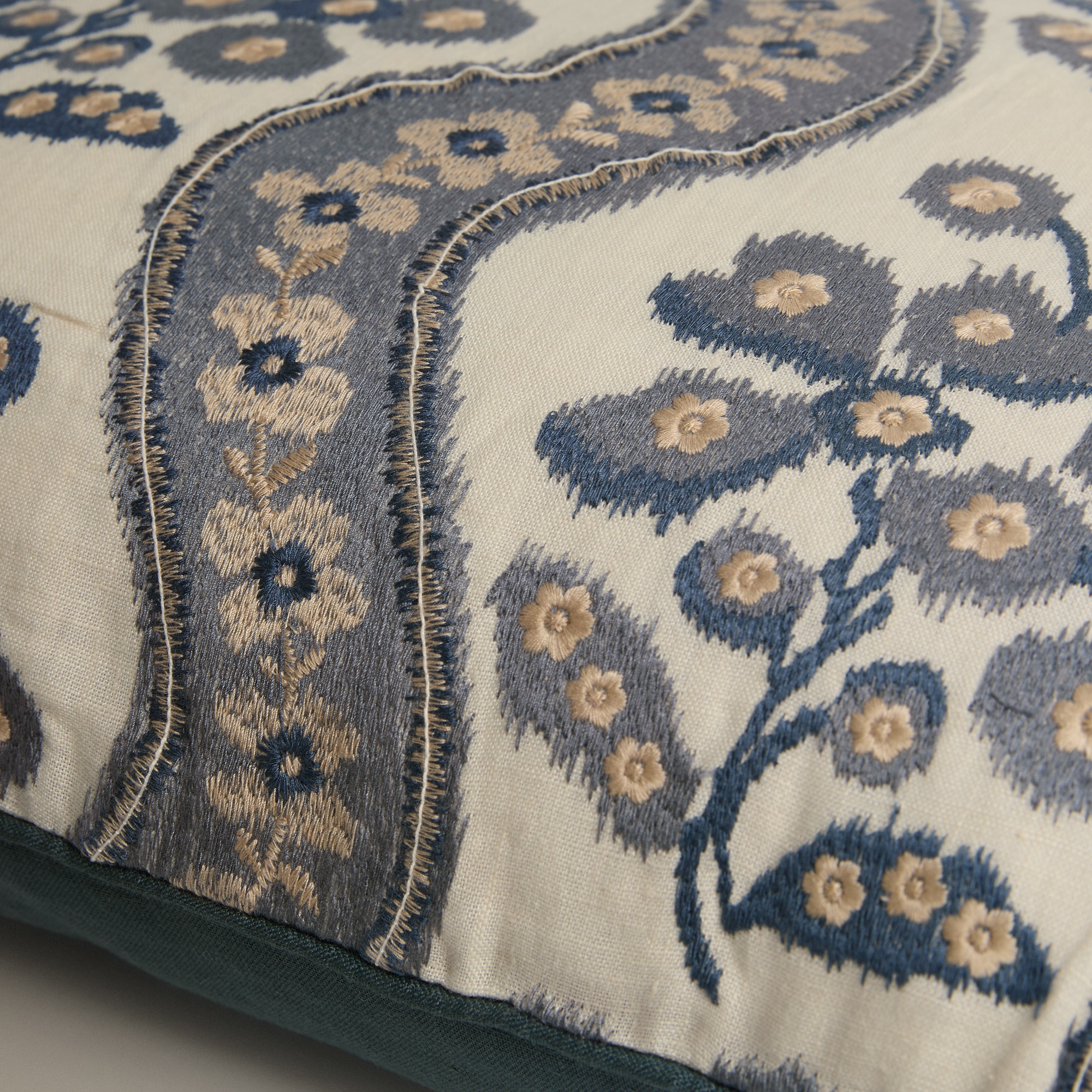 Almofada Decorativa Retangular com Bordado Hepplewhite Azul-4