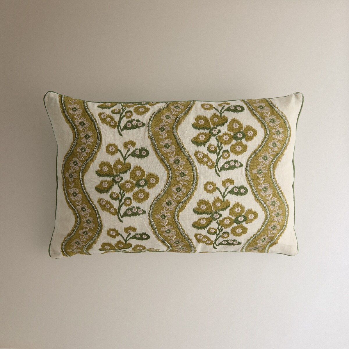 Almofada Decorativa Retangular com Bordado Hepplewhite Verde-2