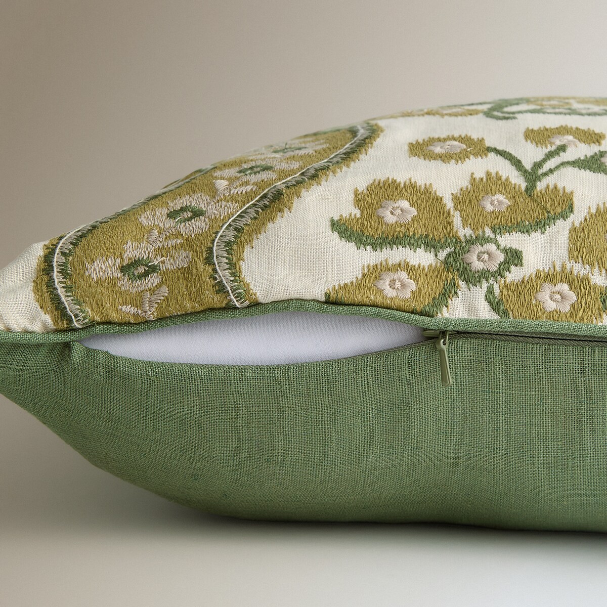 Almofada Decorativa Retangular com Bordado Hepplewhite Verde-3