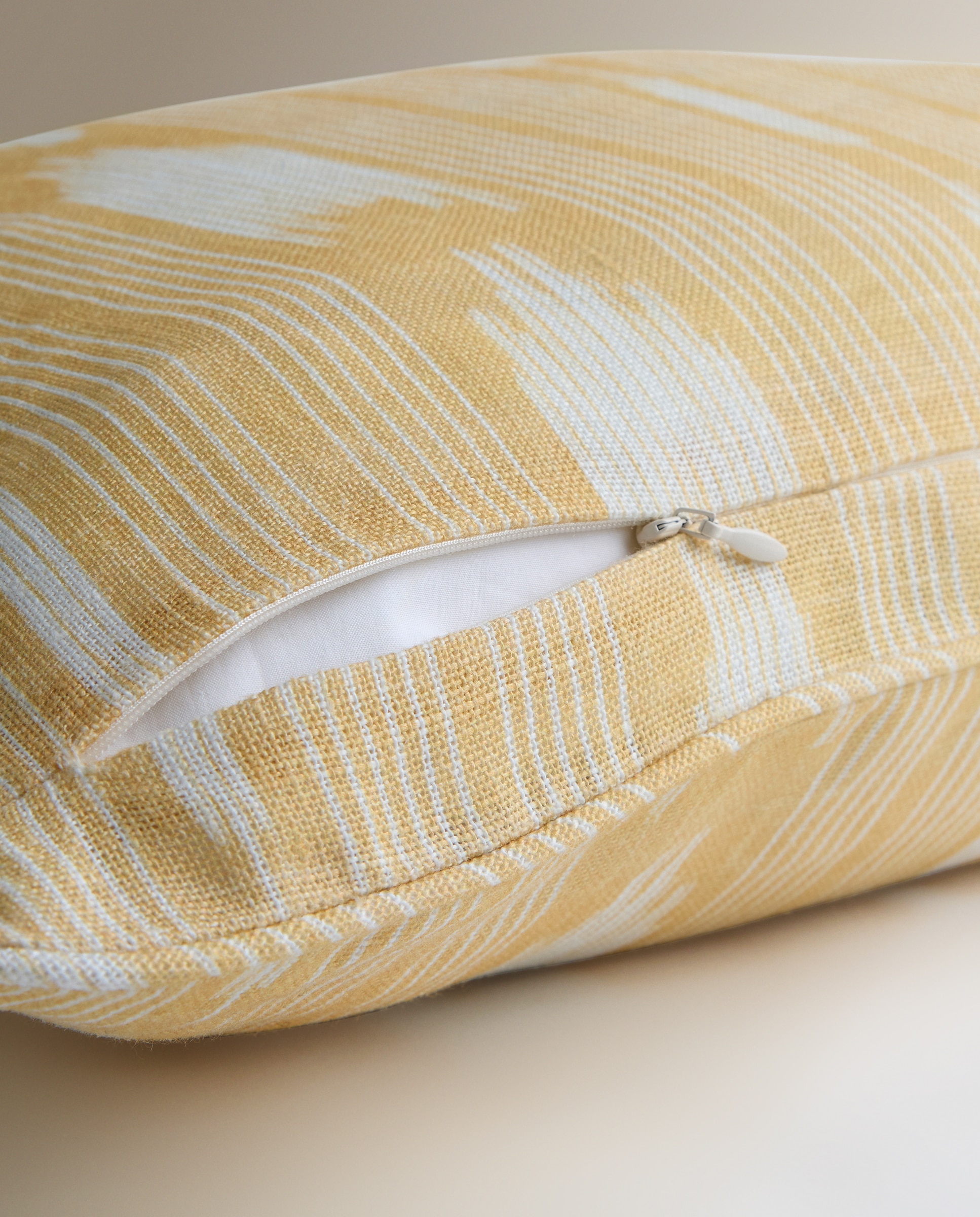 Almofada Decorativa Retangular Ikat Pollensa Amarelo-3