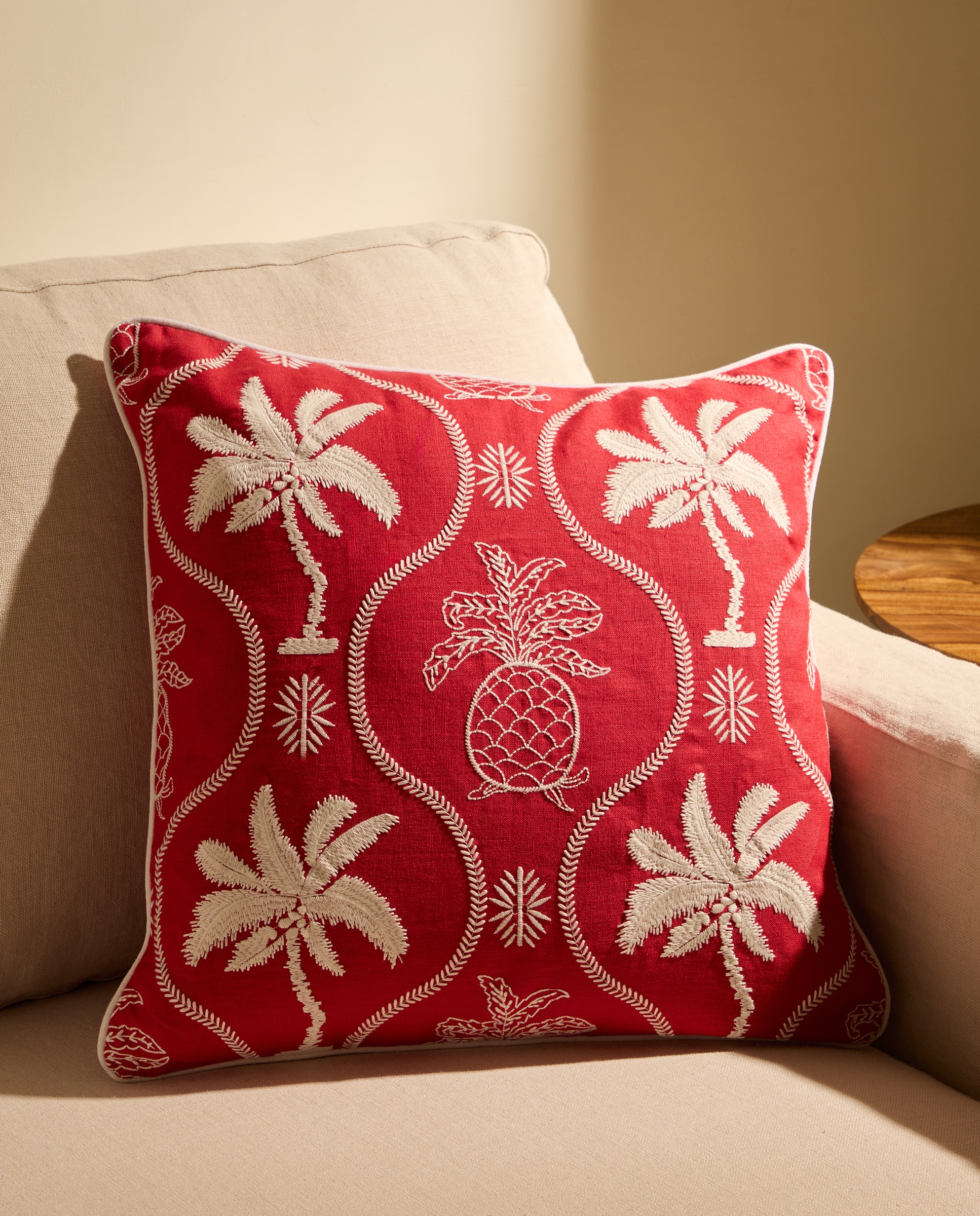 Imagem 0 de Almofada Decorativa com Bordado Paradise