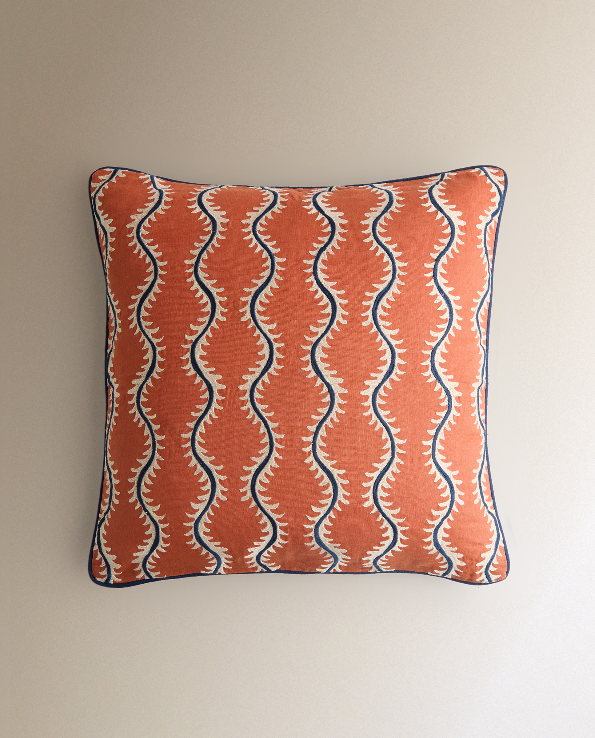 Almofada Decorativa com Bordado Kaya Laranja-2