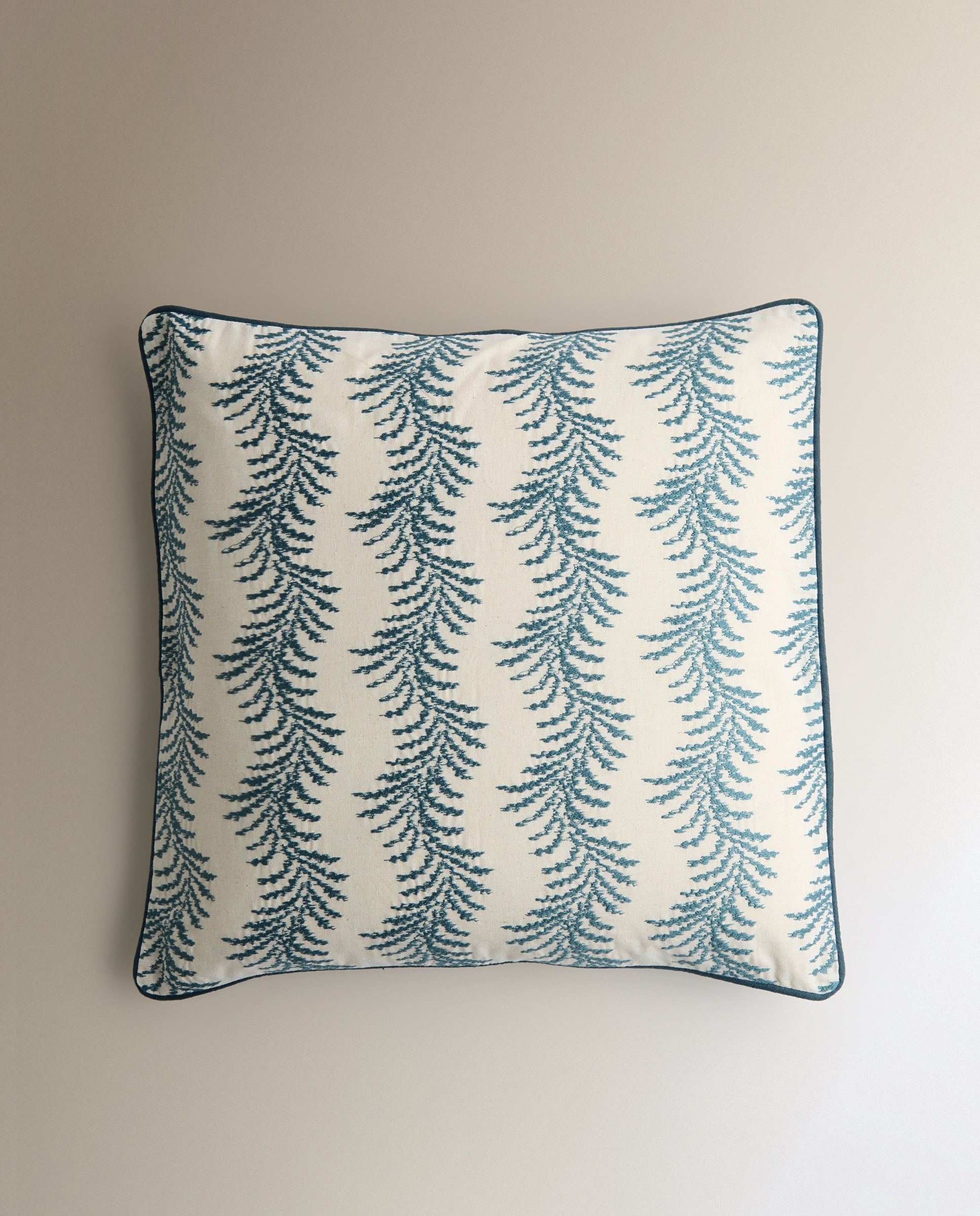 Almofada Decorativa com Bordado Zira Azul-2