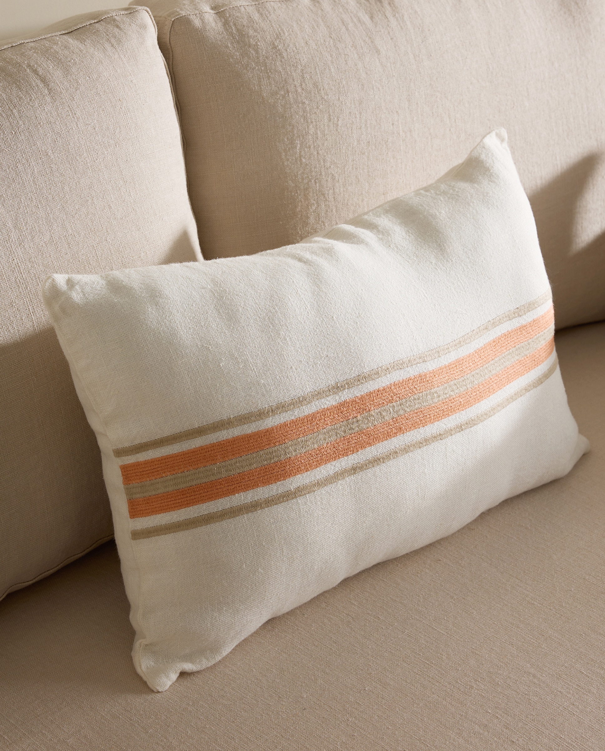 Almofada Decorativa Retangular Oba Marfim-1