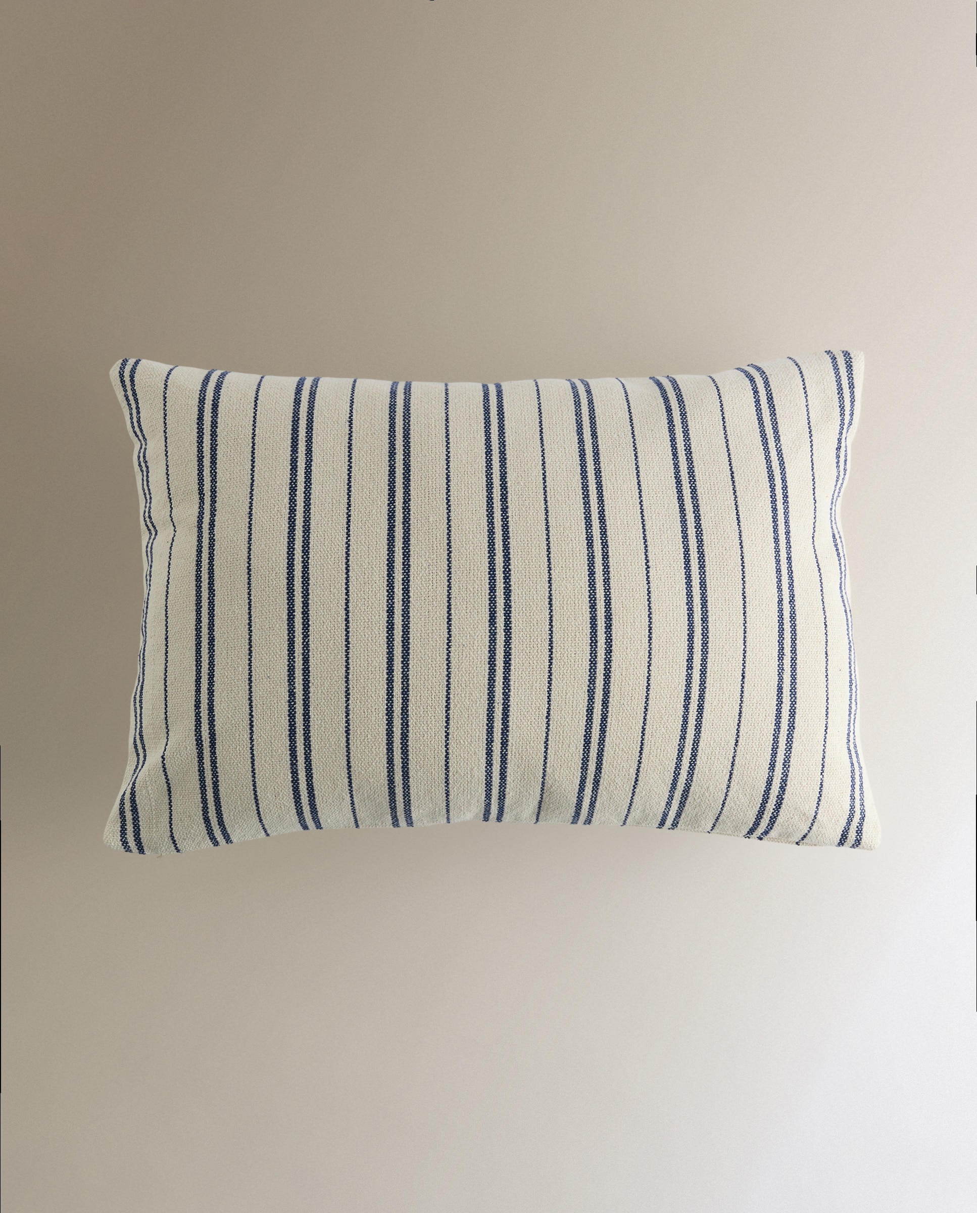 Imagen 2 de Cojín decorativo rectangular Pleamar - Azul marino 40 x 60 cm Azul marino