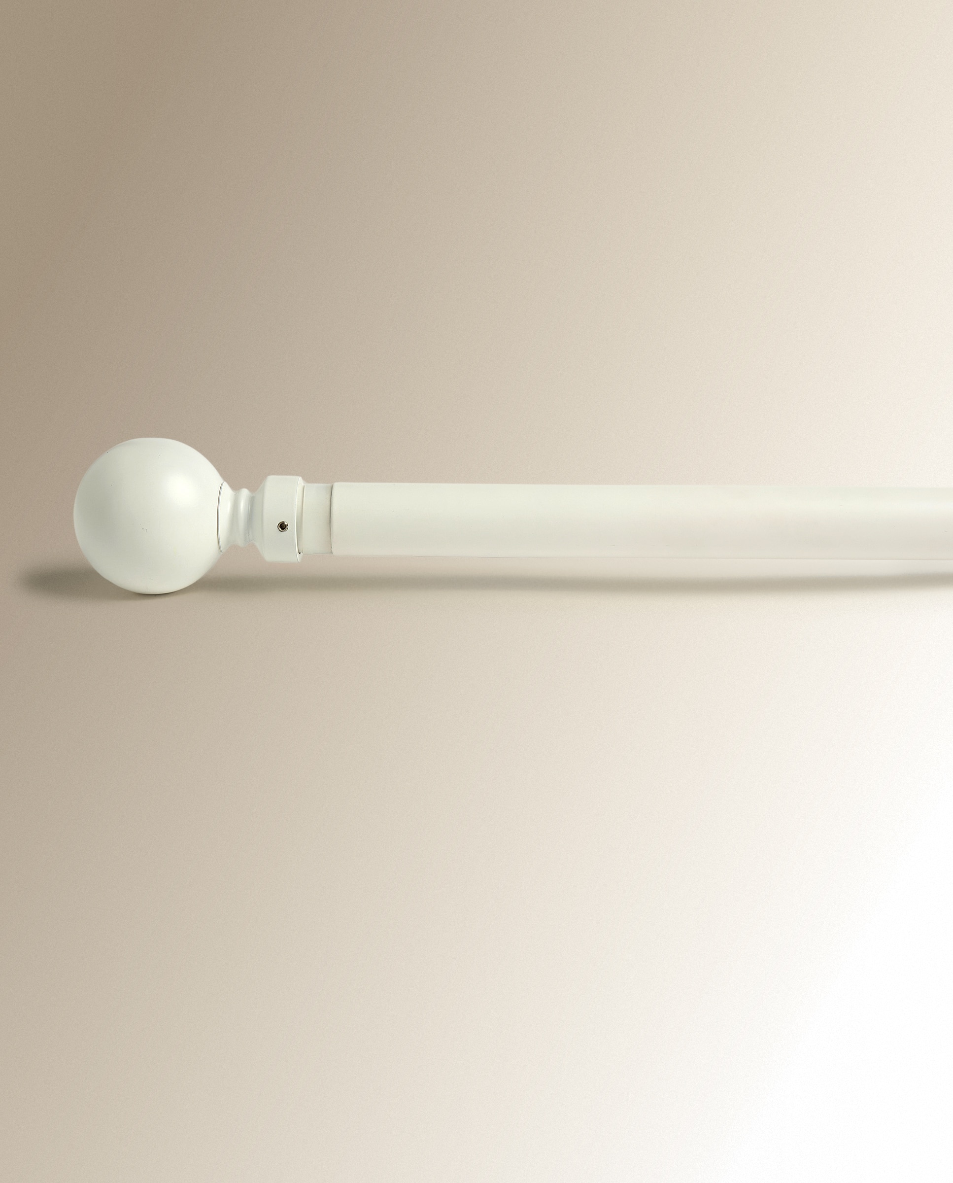 Imagen 1 de Juego de barra extensible hasta 310 cm. Bola El Corte Inglés Blanco mate