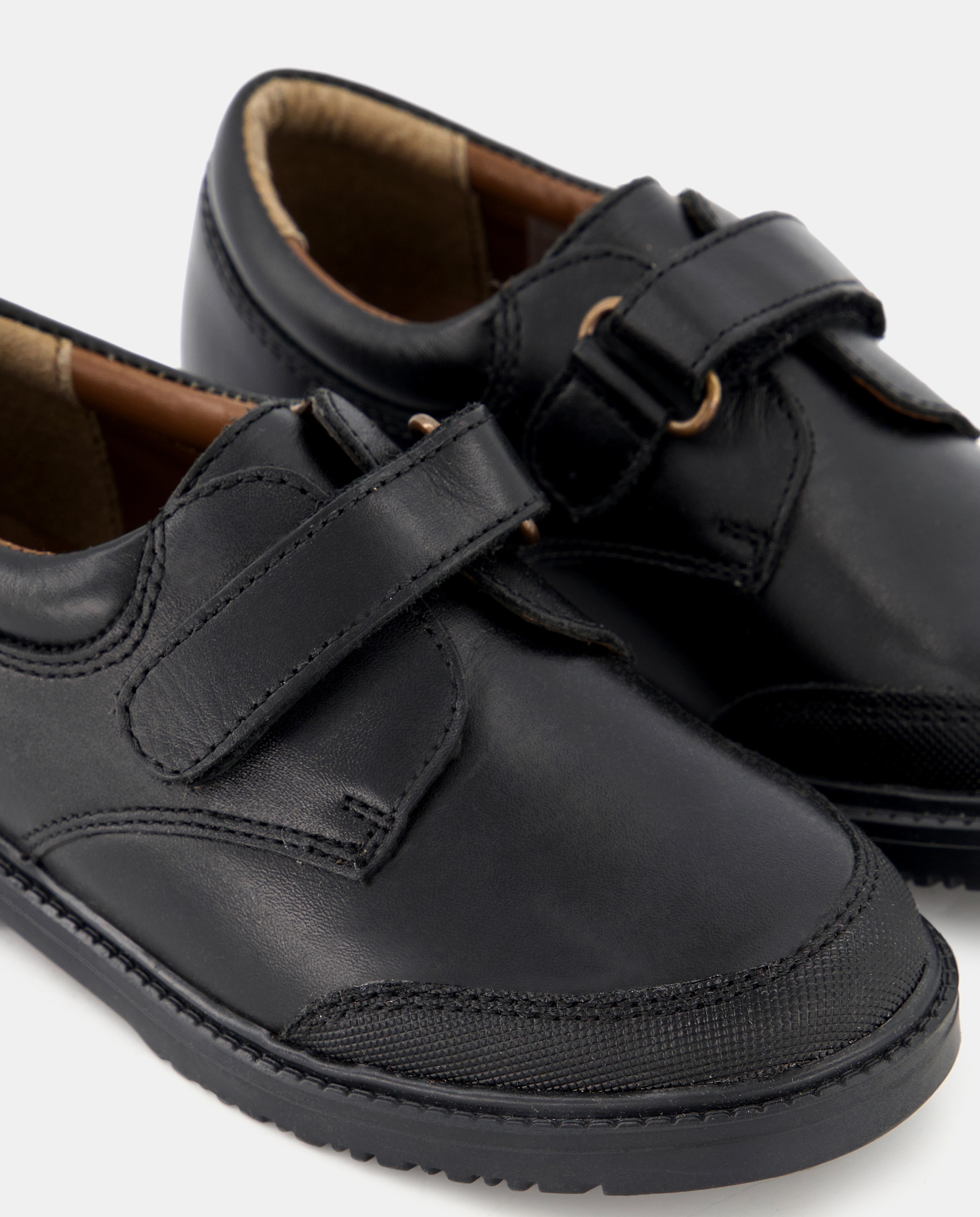 Zapato de piel con refuerzo y velcro Negro-5