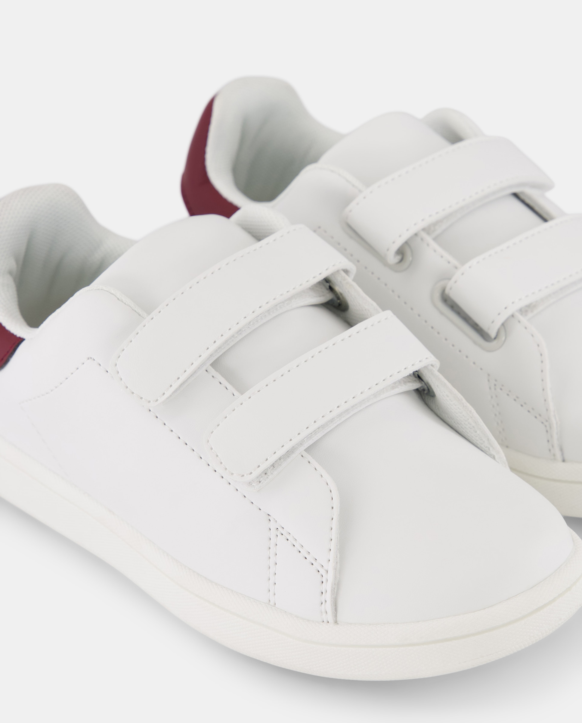 Deportivo velcro detalle trasero color Morado-5
