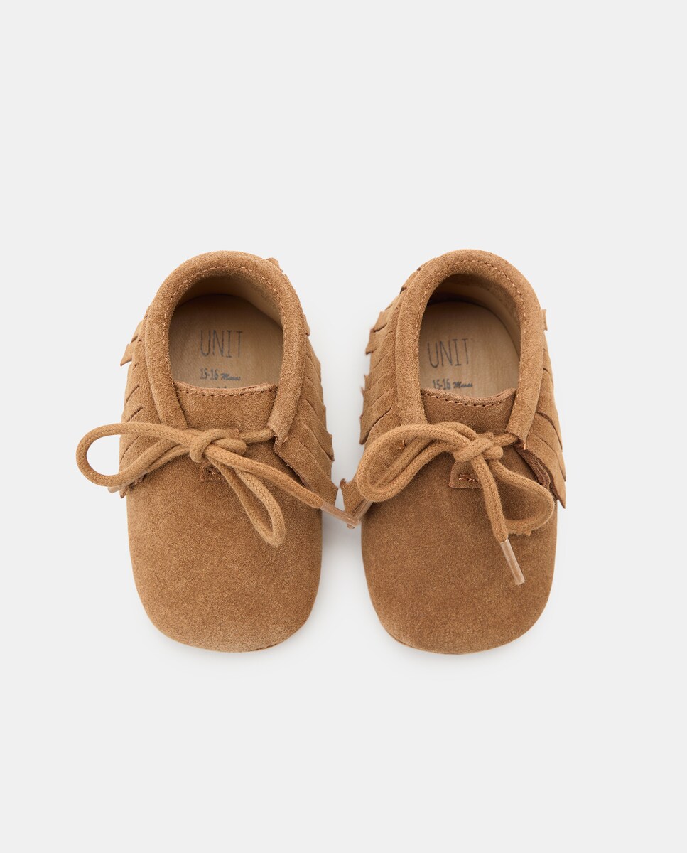 Bota recién nacido de piel con flecos 730 Camel-4