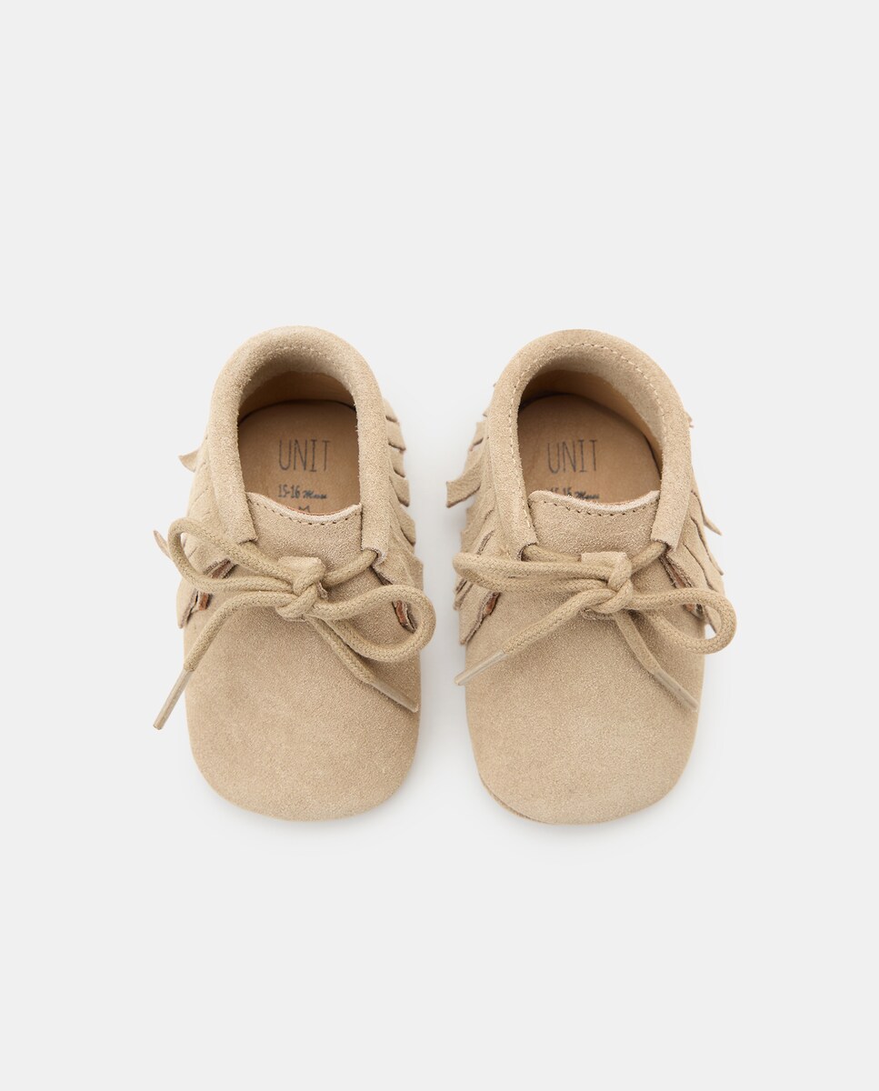 Bota recién nacido de piel con flecos 850 Piedra-4