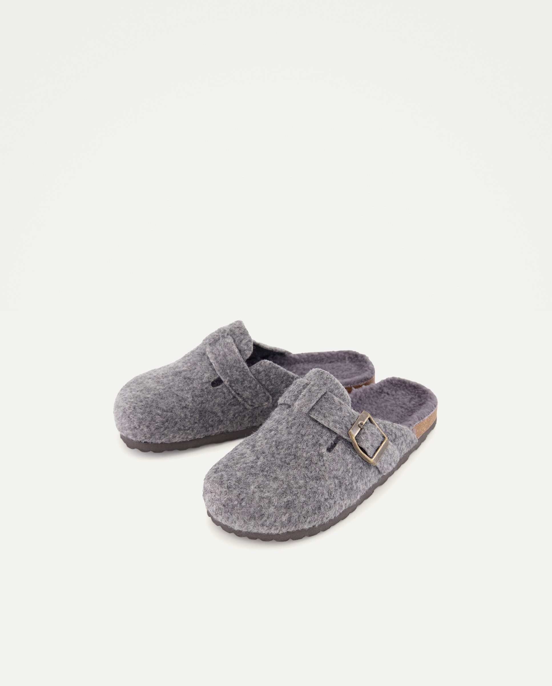 Zapatilla infantil tipo zueco 820 Gris medio-2