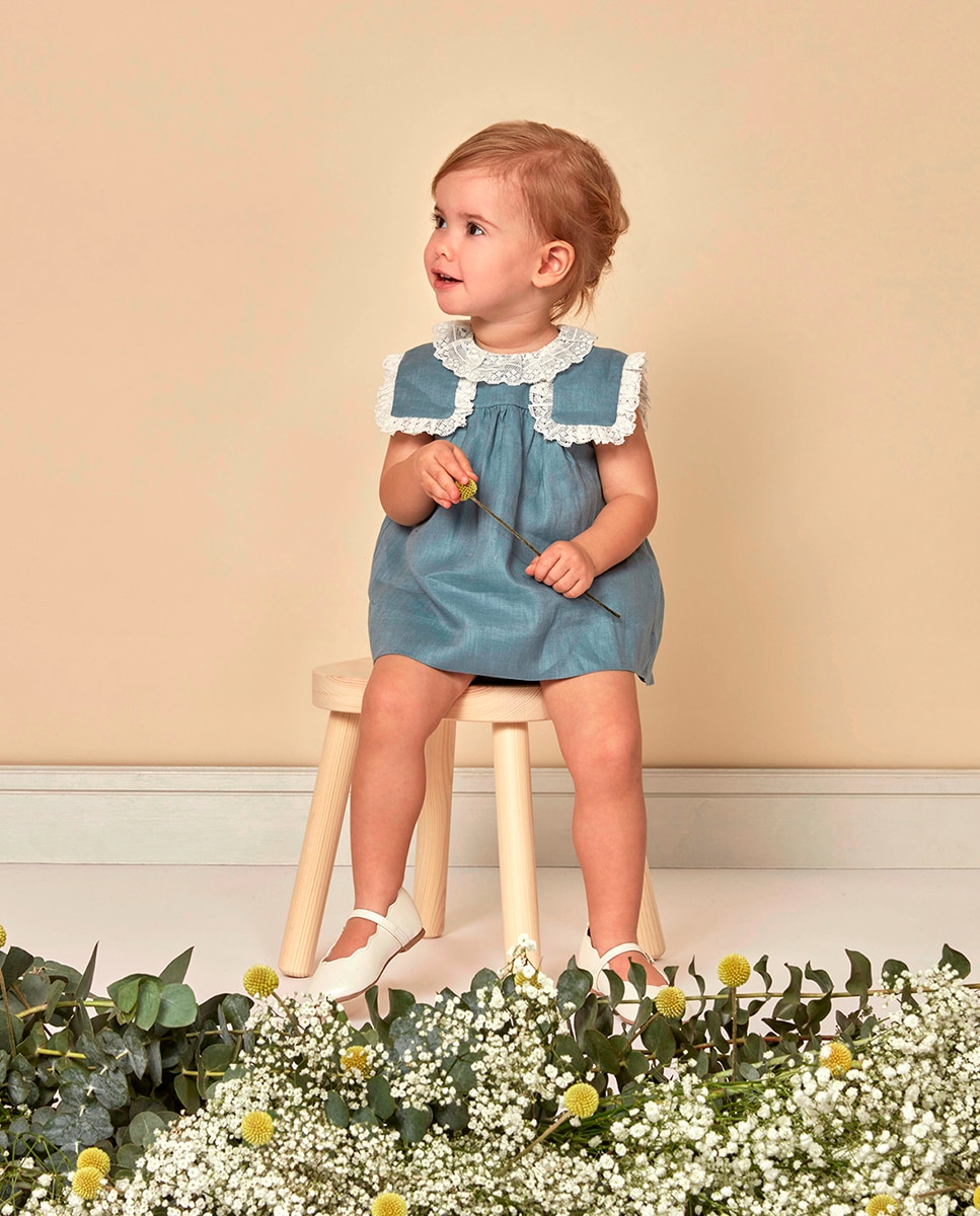 Vestido de Bebé com Tiras Bordadas e em Linho Azul-2