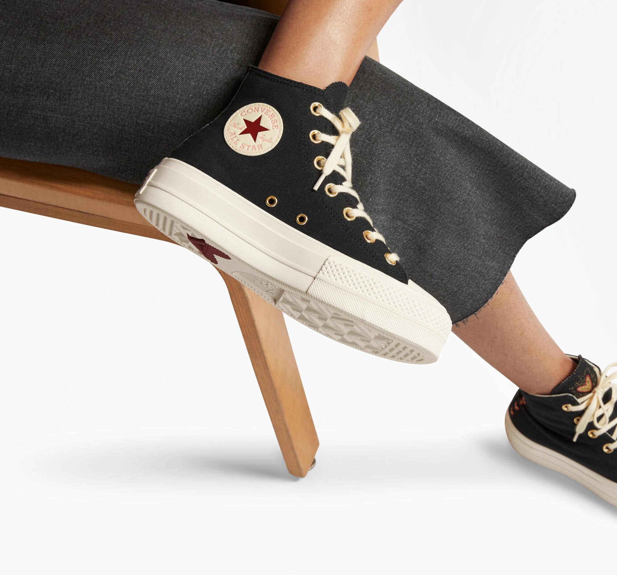 Sapatilhas Casual Altas de Mulher Chuck Taylor All Star Lift Platform Hearts Preto-9