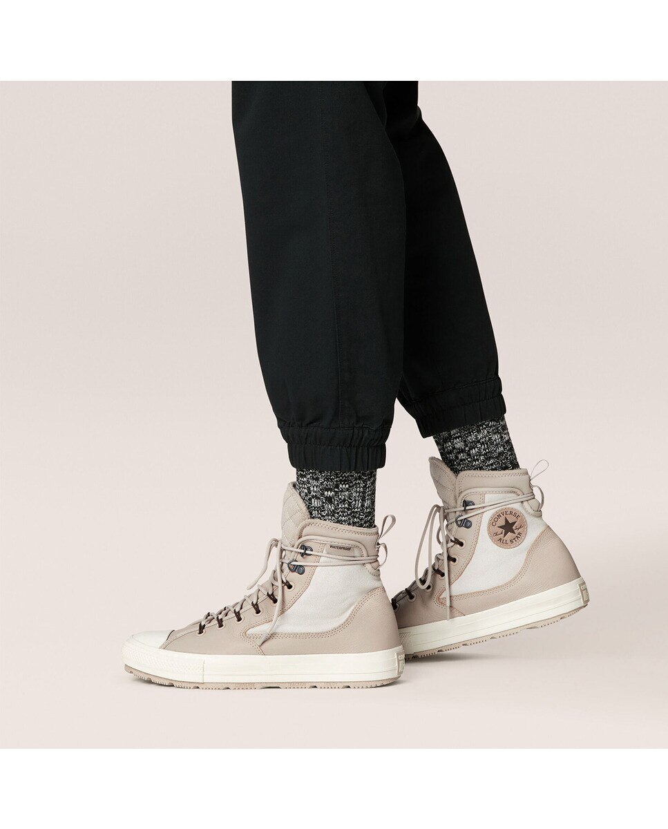 Sapatilhas Casual Altas Unissexo Chuck Taylor All Star Coleção All Terrain em Pele Bege-8