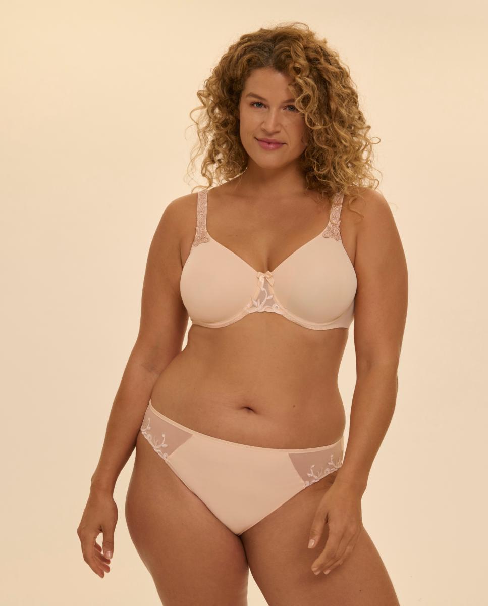 Cueca com forma ligeiramente envolvente. Bege-10