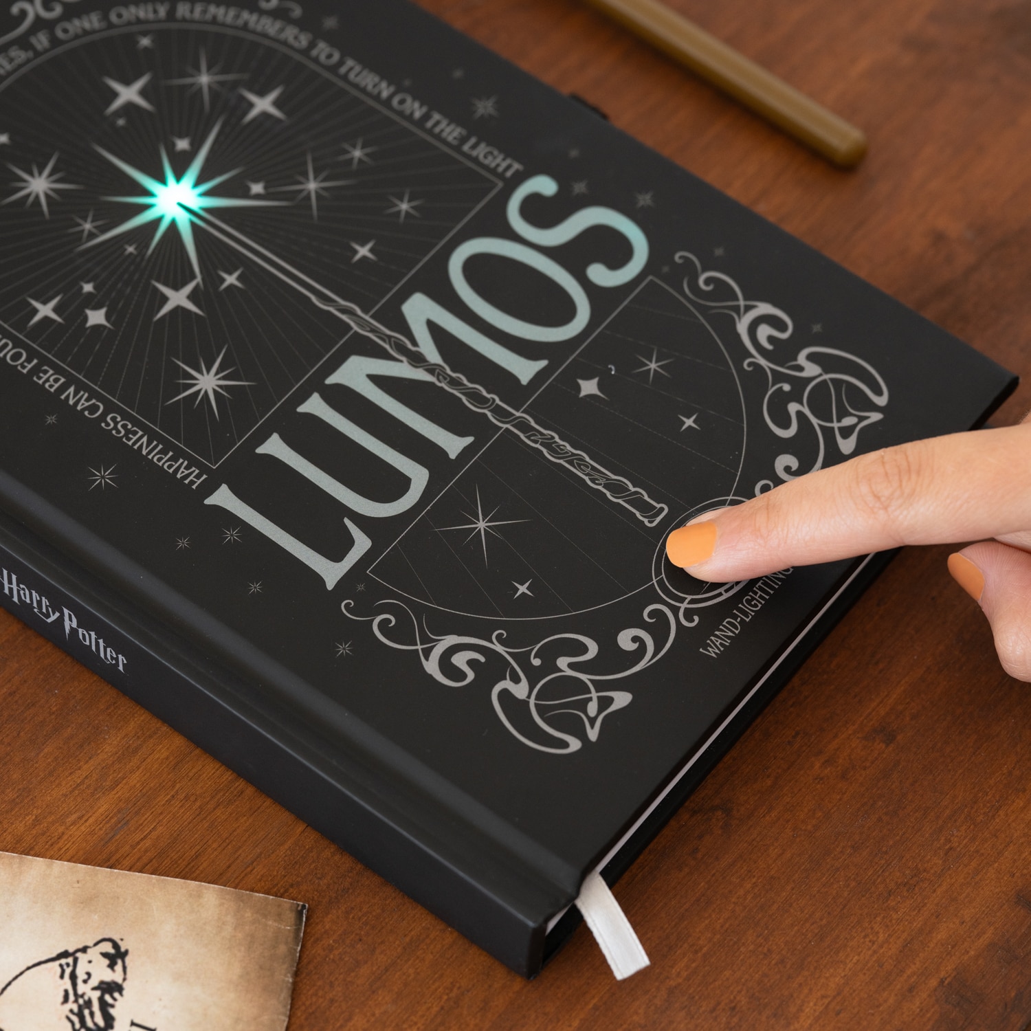 Caderno A5 com luz Lumos maxima Harry Potter 5
