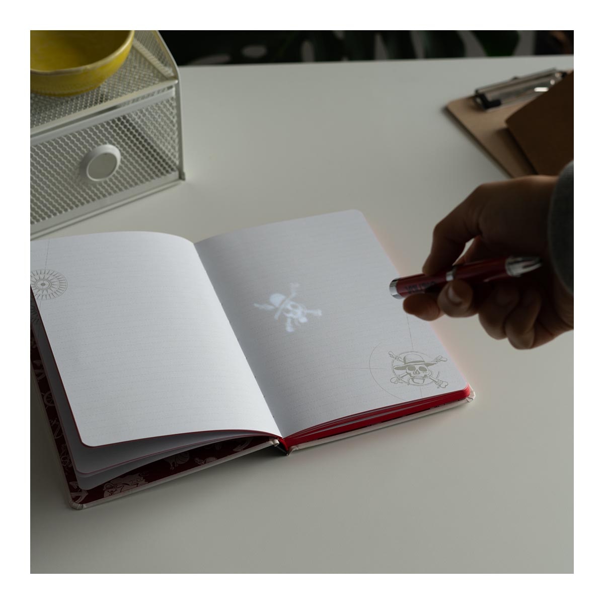 Caderno A5 e Boli One Piece Netflix Branco-4