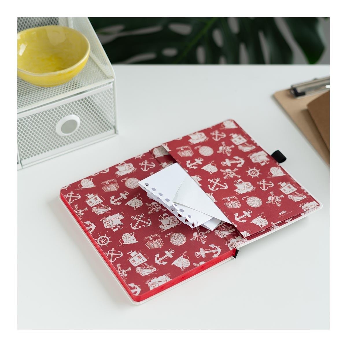 Caderno A5 e Boli One Piece Netflix Branco-7