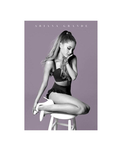 Poster Ariana Grande Pose Erik 1