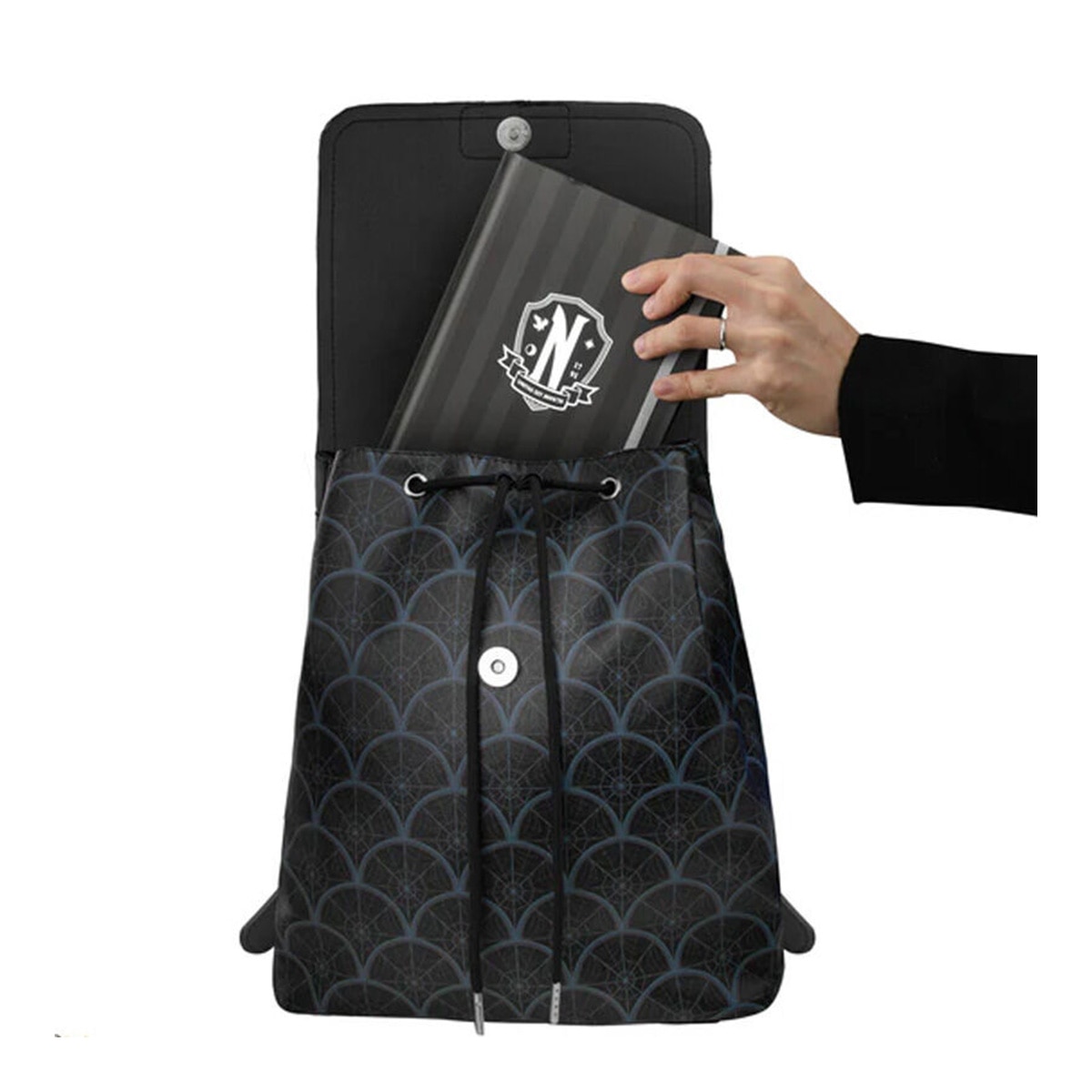 Mochila com Tampa Rasa Coisa Wednesday 2