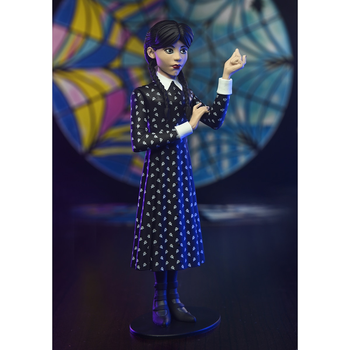 Figura 15 cm Quarta-feira Neca vestida 2