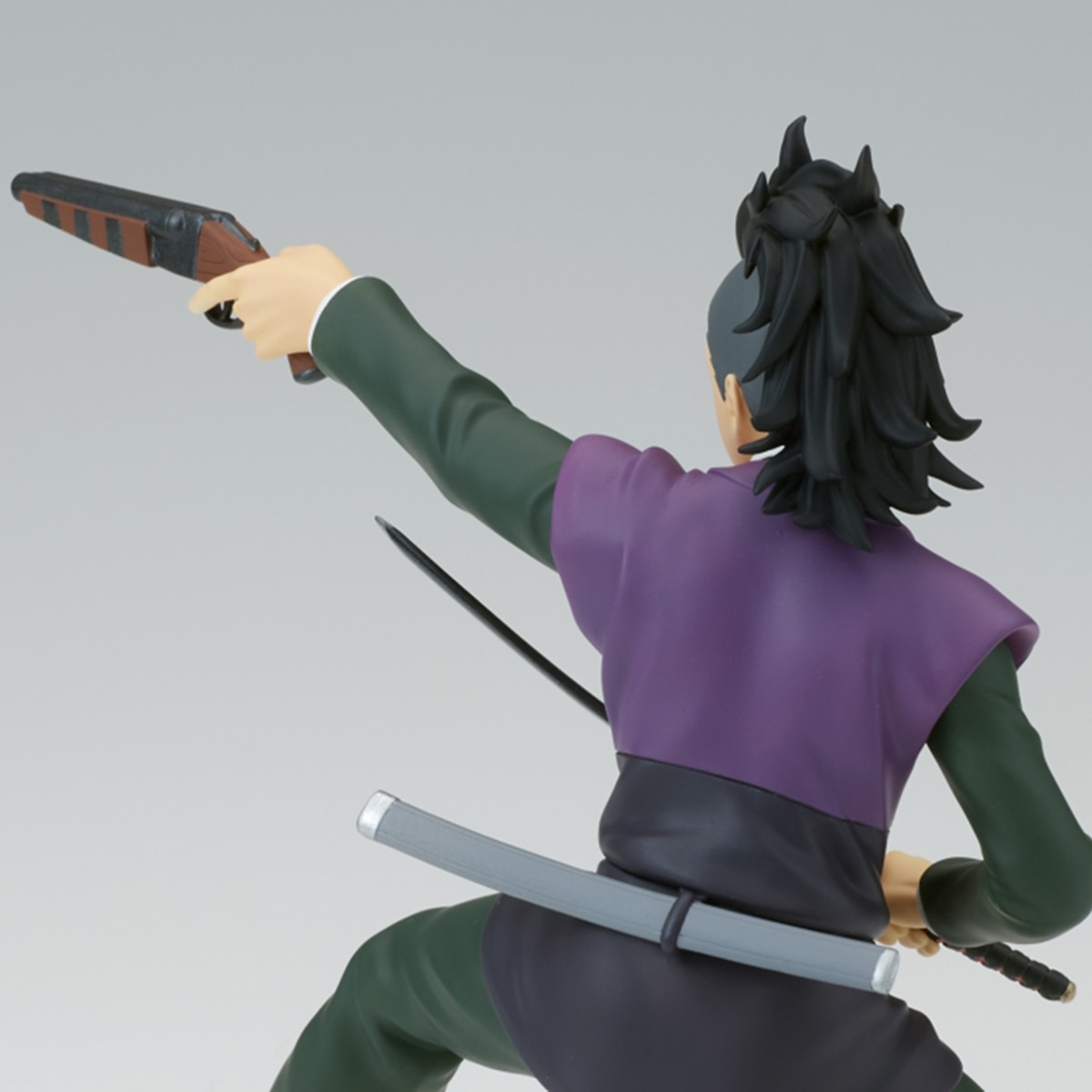 Figura 12 cm Genya con pistola Demon Slayer Banpresto 4