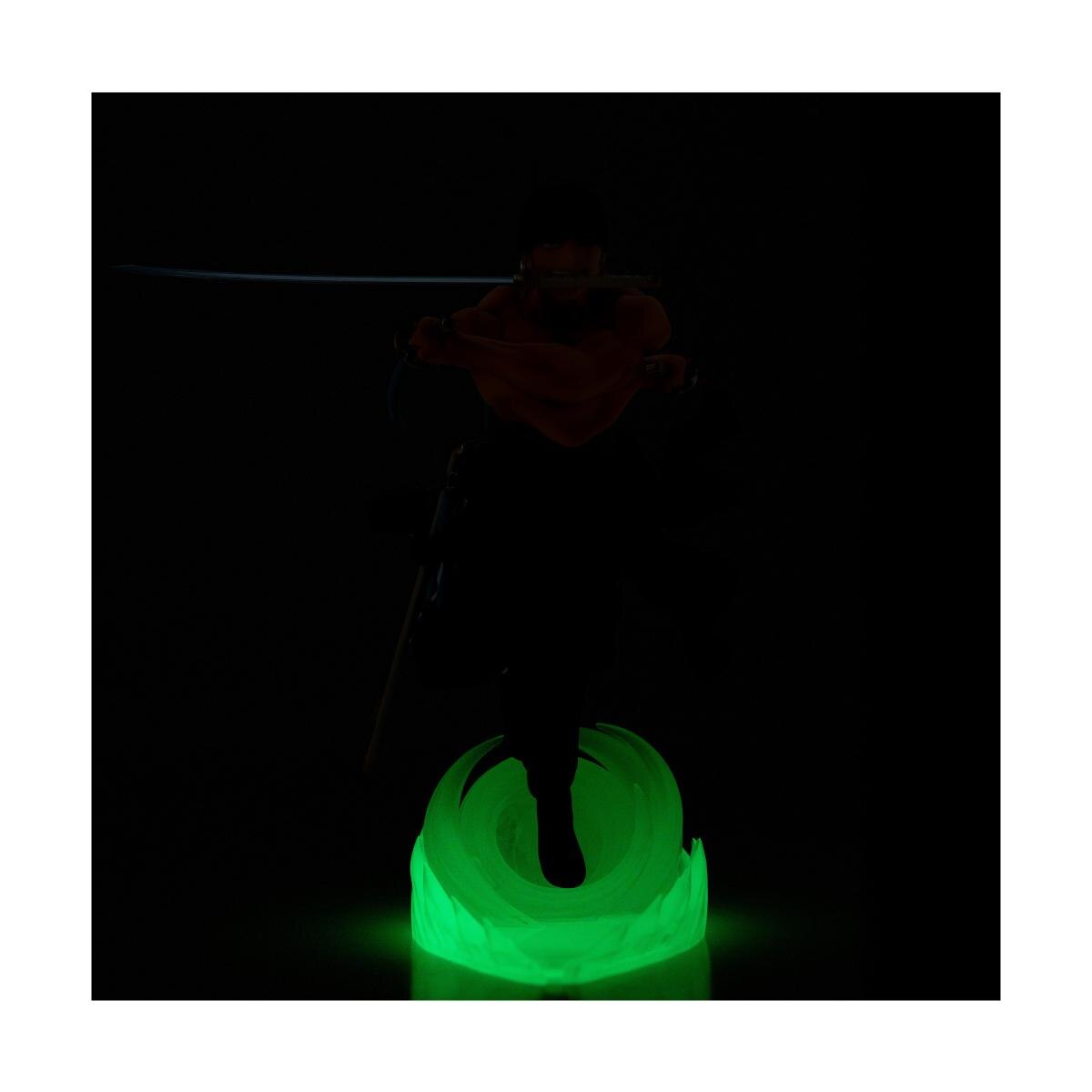 Imagen 3 de Figura Zoro brilla oscuridad 24 cm One Piece Abystyle Studio Verde