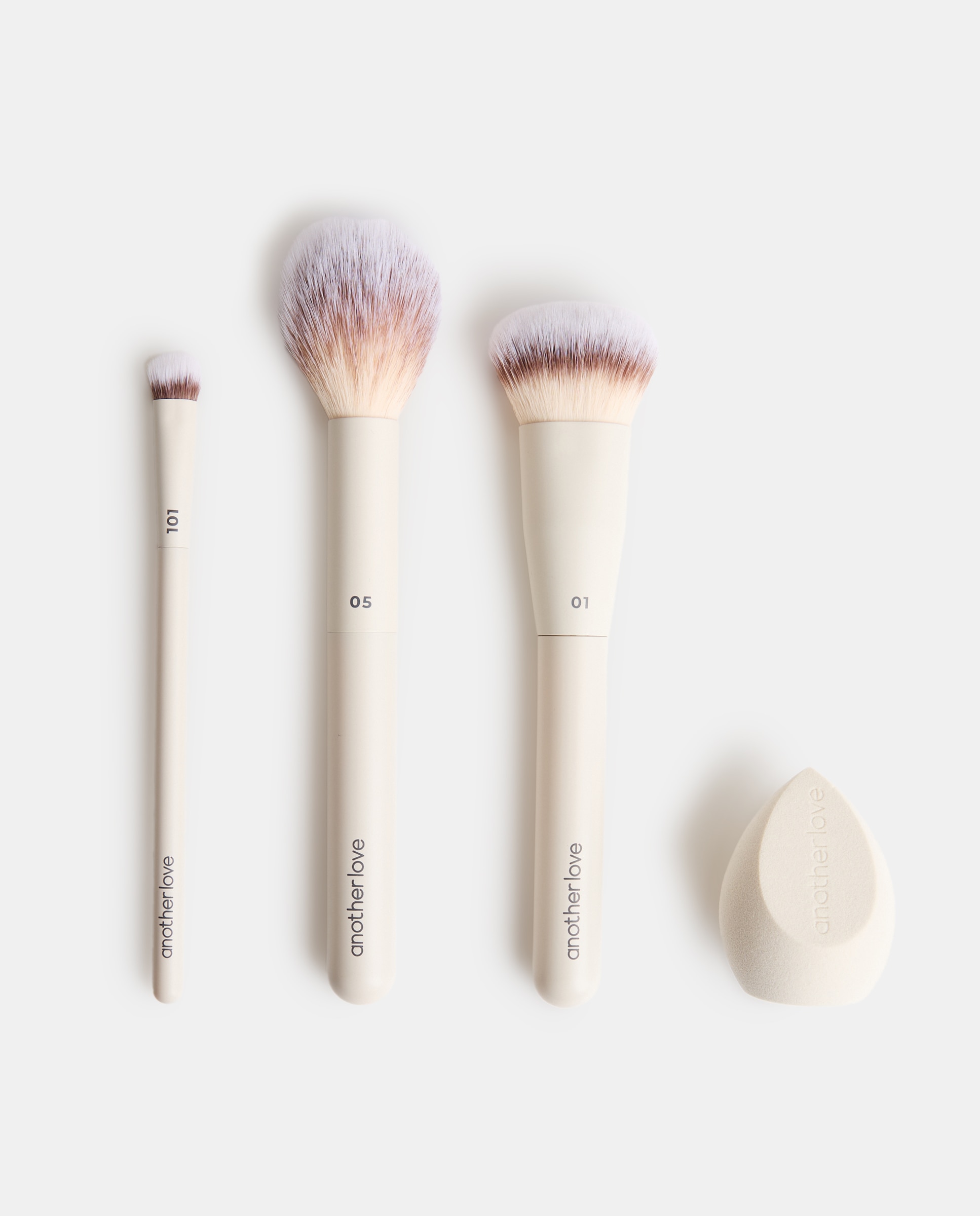 Imagen 1 de Set Esencial de Maquillaje: 3 Brochas+ Esponja Another Love
