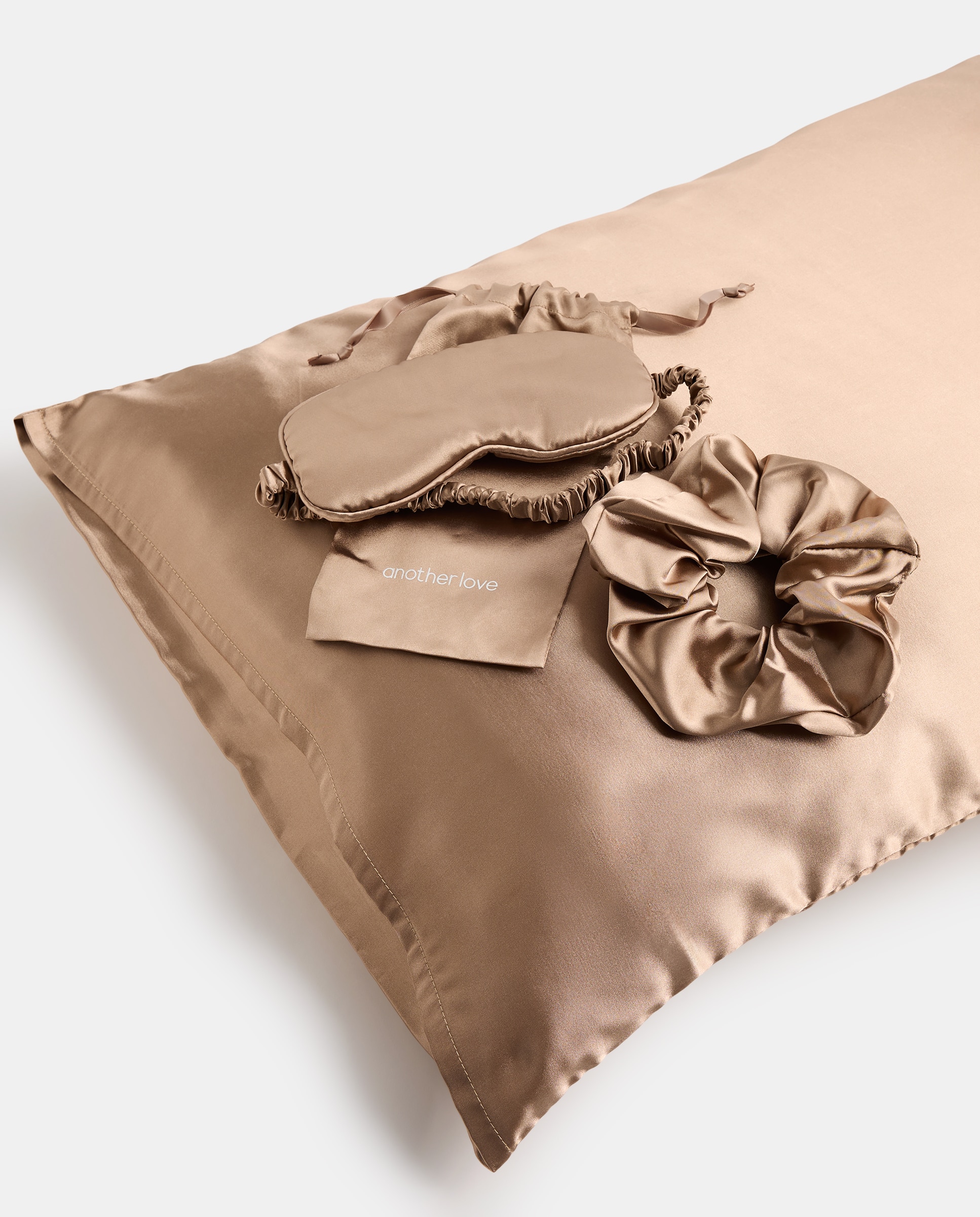 Imagem 0 de Conjunto de Beleza para Dormir: Capa de Almofada, Máscara de Dormir e Elástico de Cabelo de Cetim 
