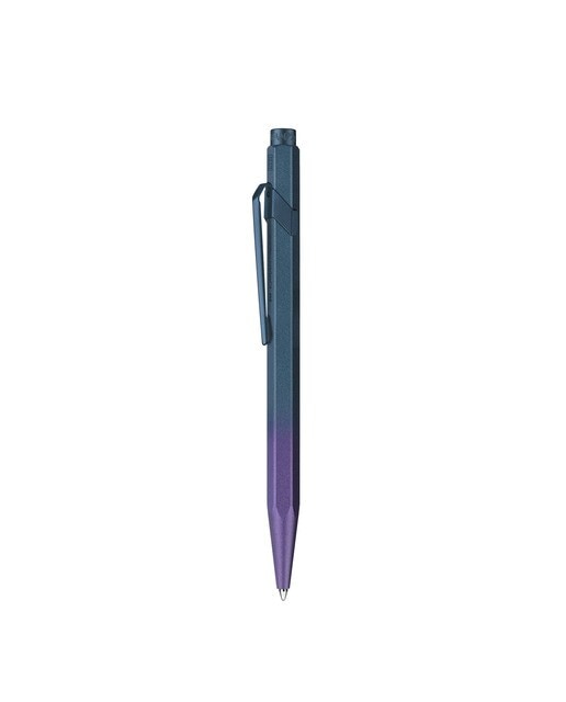 Esferográfica  849 Claim Your Style Caran d'Ache violeta e azul 1
