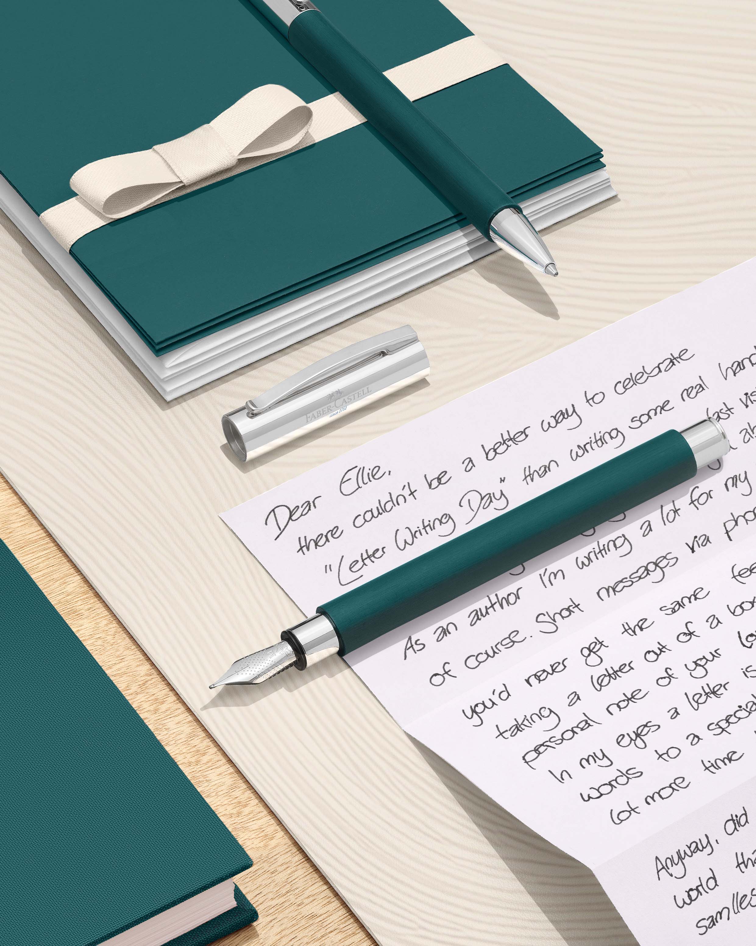 Caneta Ambition em Resina Ponta Grossa B Faber-Castell Cor Verde Azulado Suave Verde-3
