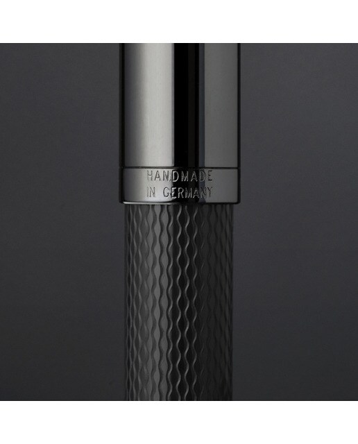 Esferográfica Guilloche Black Edition Ponta F Graf Von Faber-Castell - Preto Preto-4