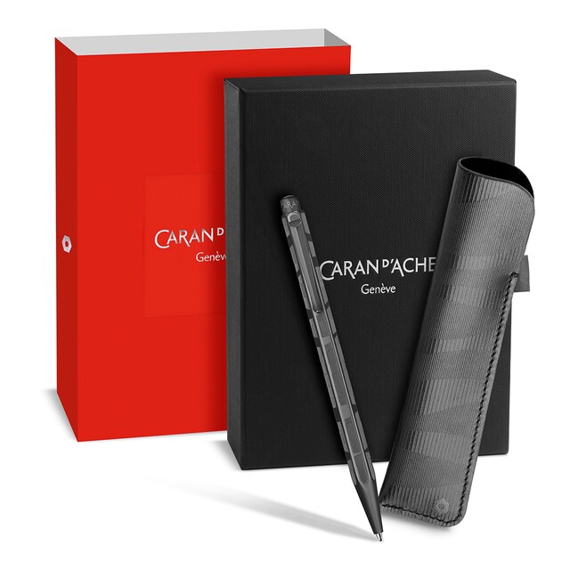 Imagem 0 de Conjunto de Caneta Ecridor Black Code Caran d'Ache e Estojo em Pele Preta