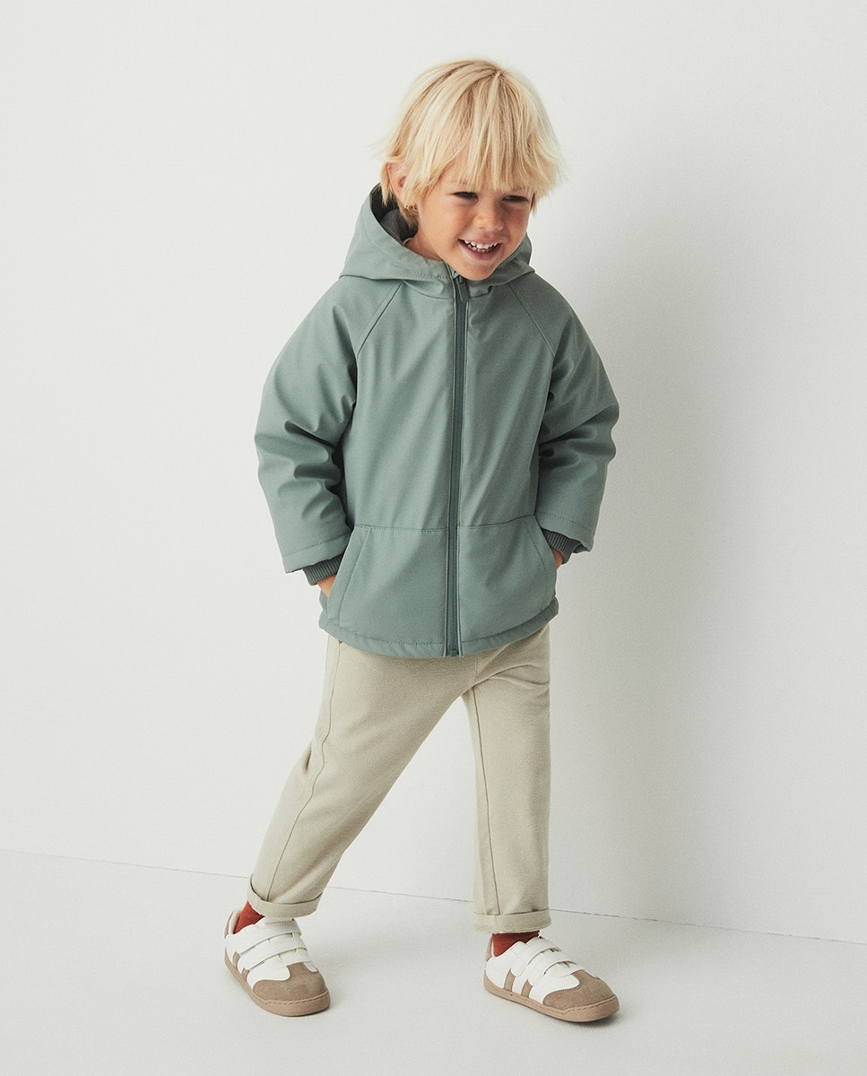 Imagen 0 de Abrigo engomado forrado water repellent