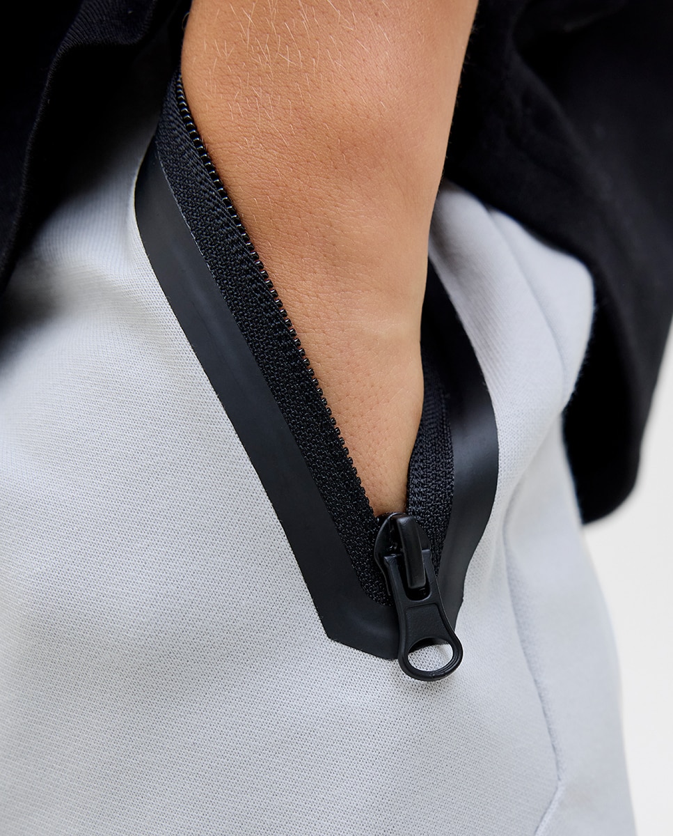 Bermudas de Fato de Treino com Detalhe Lateral e Corte Regular Cinzento-5