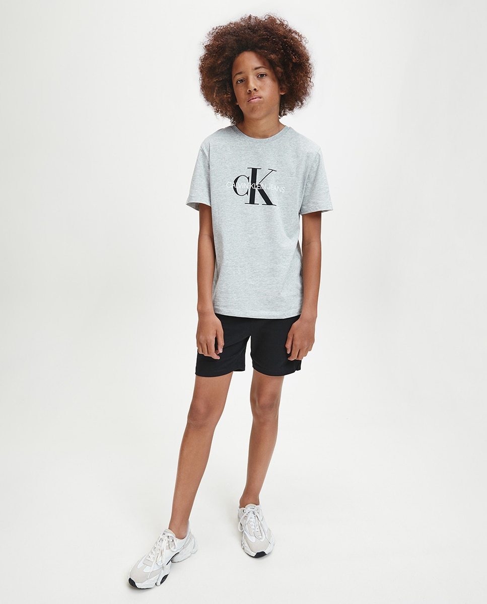T-shirt de menino Calvin Klein cinzenta com estampado Cinzento-4