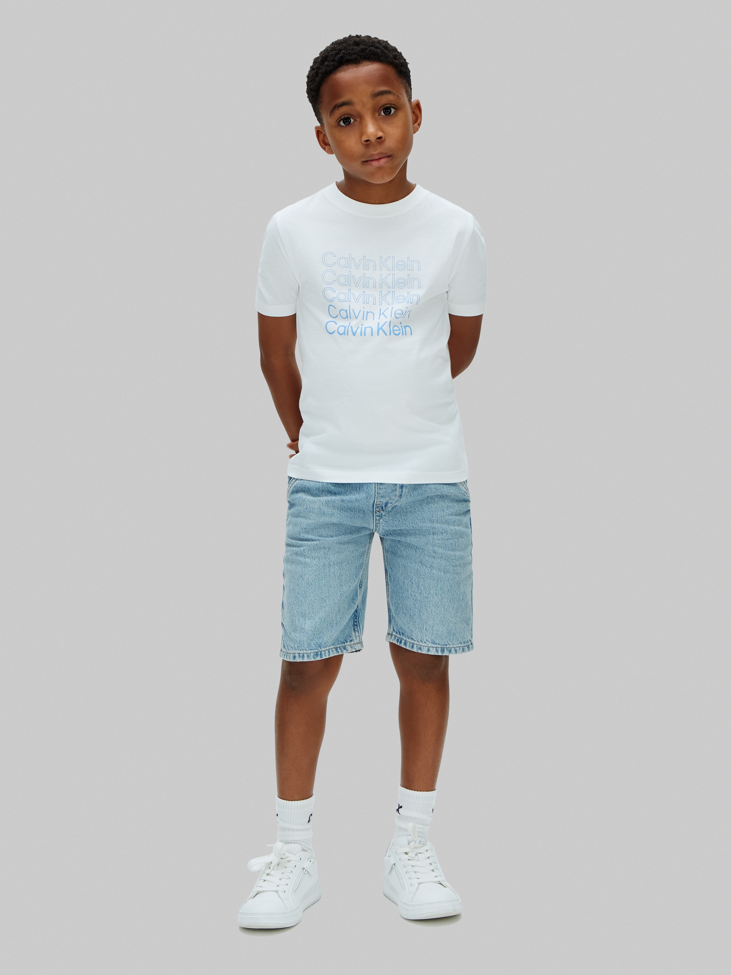 T-shirt com Logótipo Múltiplo Calvin Klein Branco-2