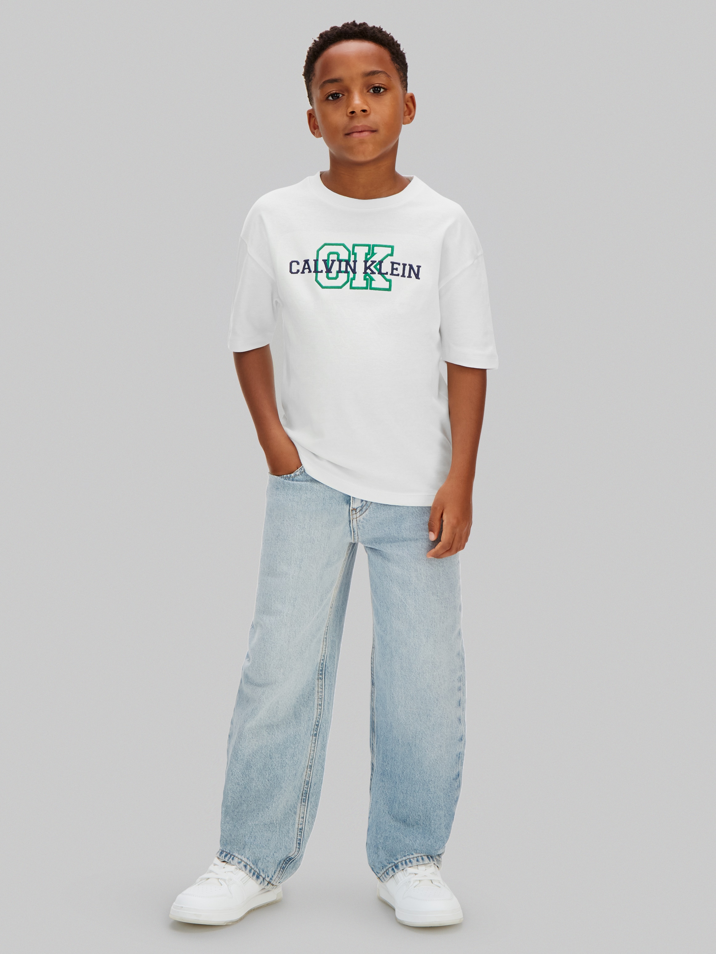 T-shirt com Logótipo Varsity Calvin Klein Branco-3